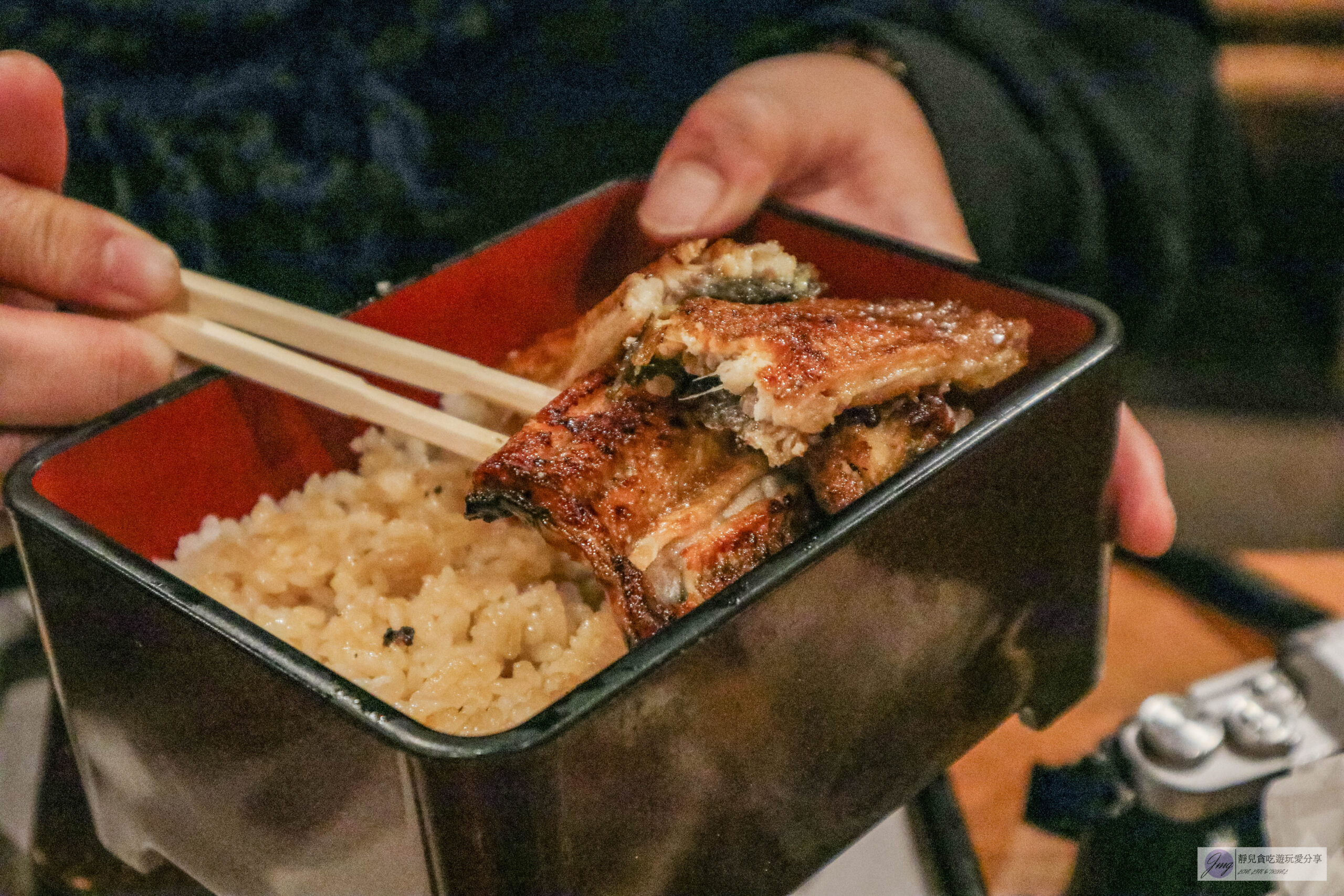 うなぎ 小椋 道後店-傳統醬汁烹製！炭火直烤鰻魚飯、蔬果醬汁醃漬的牛肉蓋飯/道後商店街 @靜兒貪吃遊玩愛分享