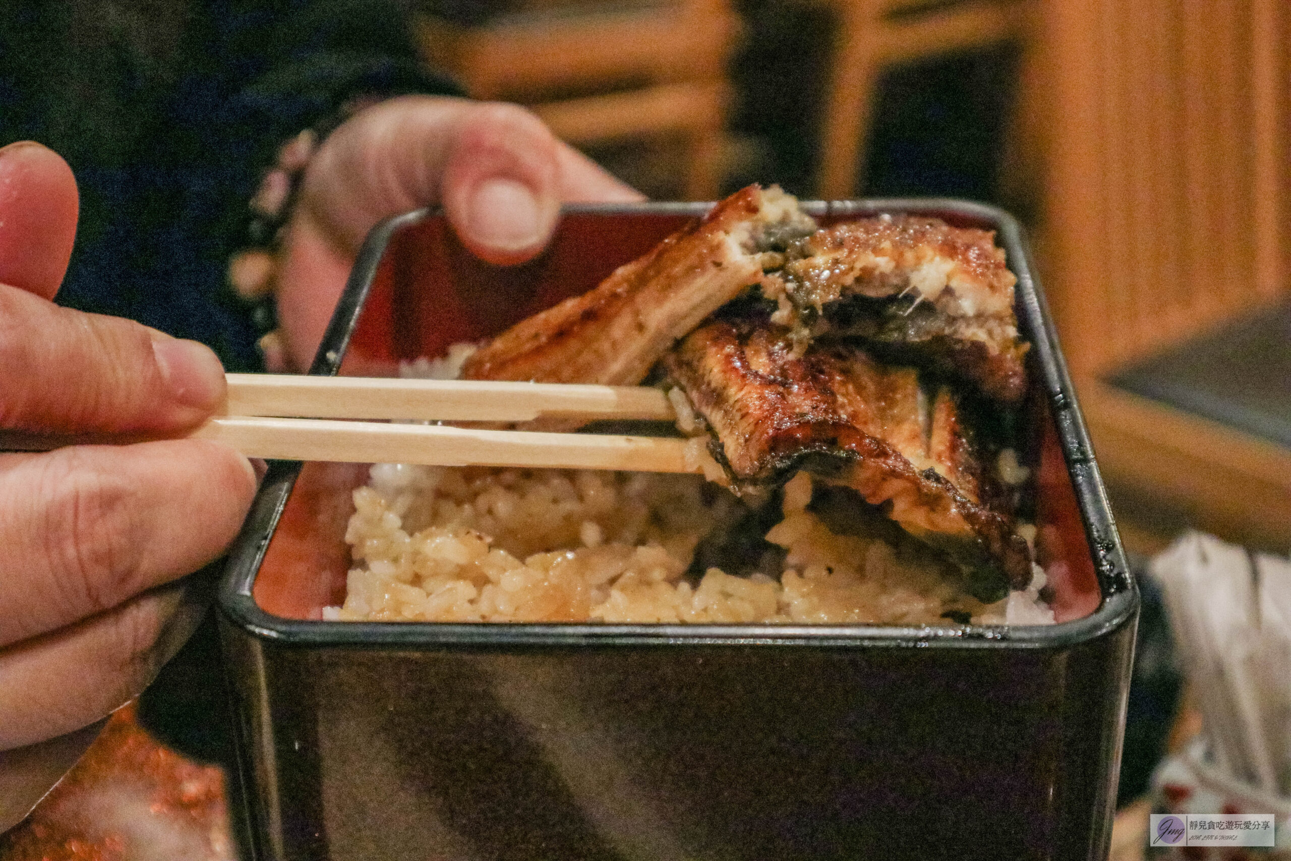 うなぎ 小椋 道後店-傳統醬汁烹製！炭火直烤鰻魚飯、蔬果醬汁醃漬的牛肉蓋飯/道後商店街 @靜兒貪吃遊玩愛分享