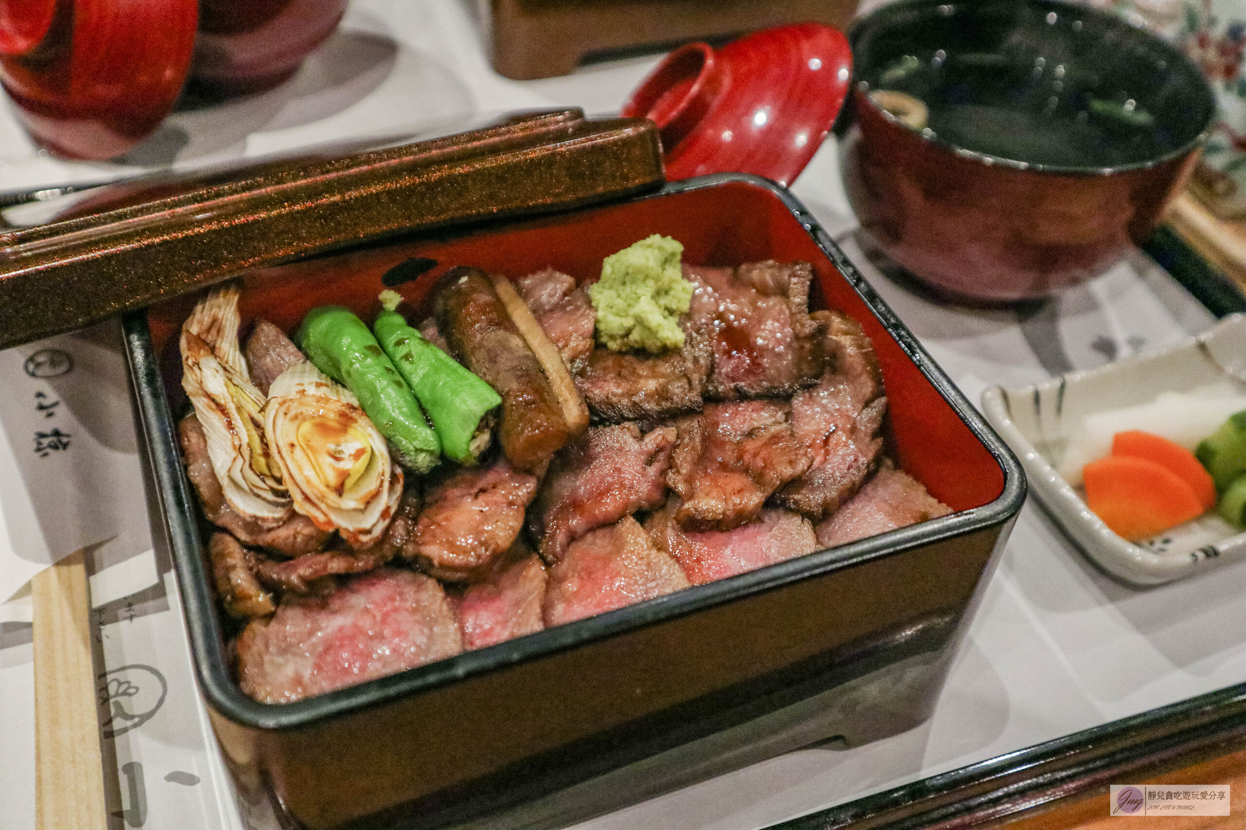 うなぎ 小椋 道後店-傳統醬汁烹製！炭火直烤鰻魚飯、蔬果醬汁醃漬的牛肉蓋飯/道後商店街 @靜兒貪吃遊玩愛分享