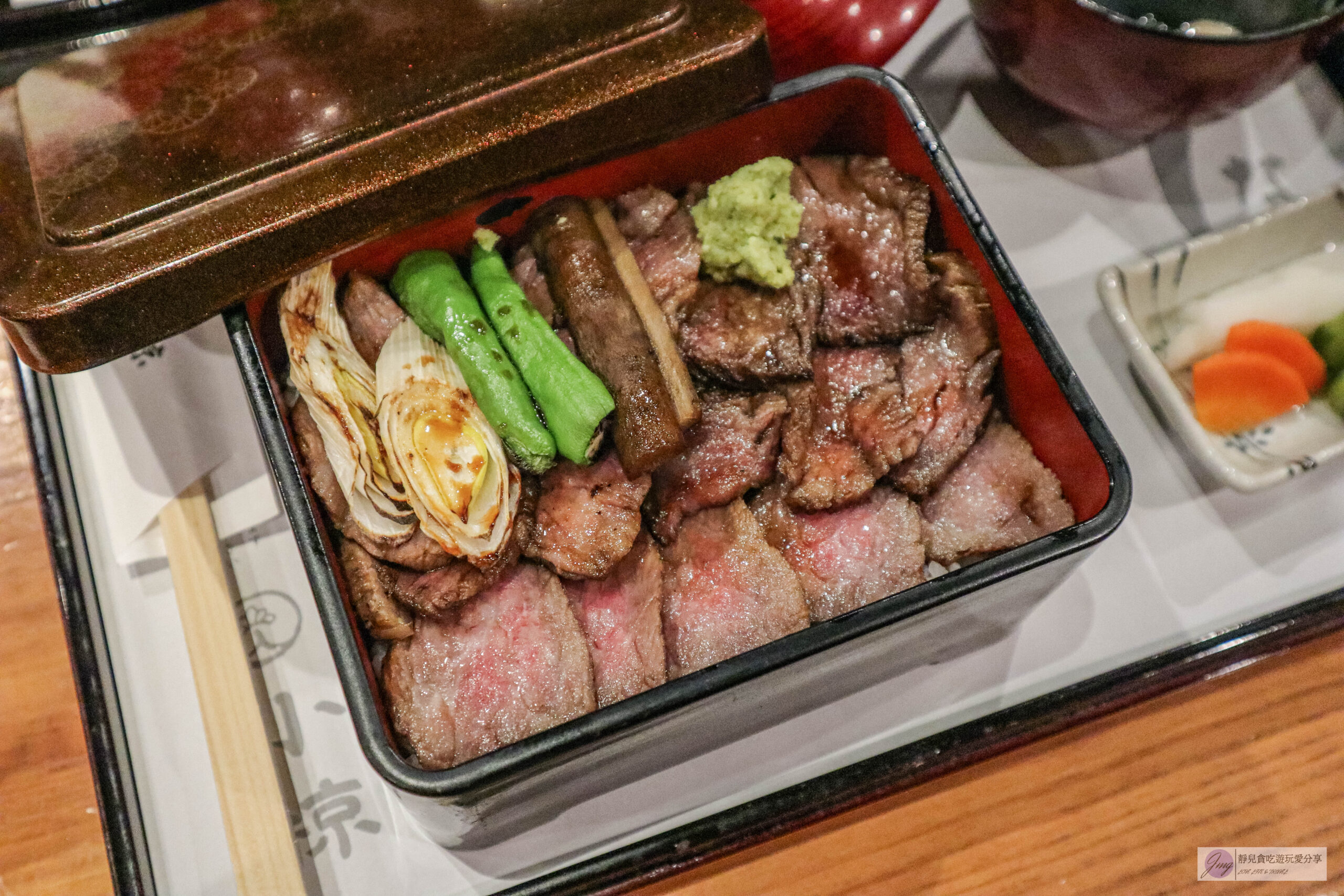 うなぎ 小椋 道後店-傳統醬汁烹製！炭火直烤鰻魚飯、蔬果醬汁醃漬的牛肉蓋飯/道後商店街 @靜兒貪吃遊玩愛分享