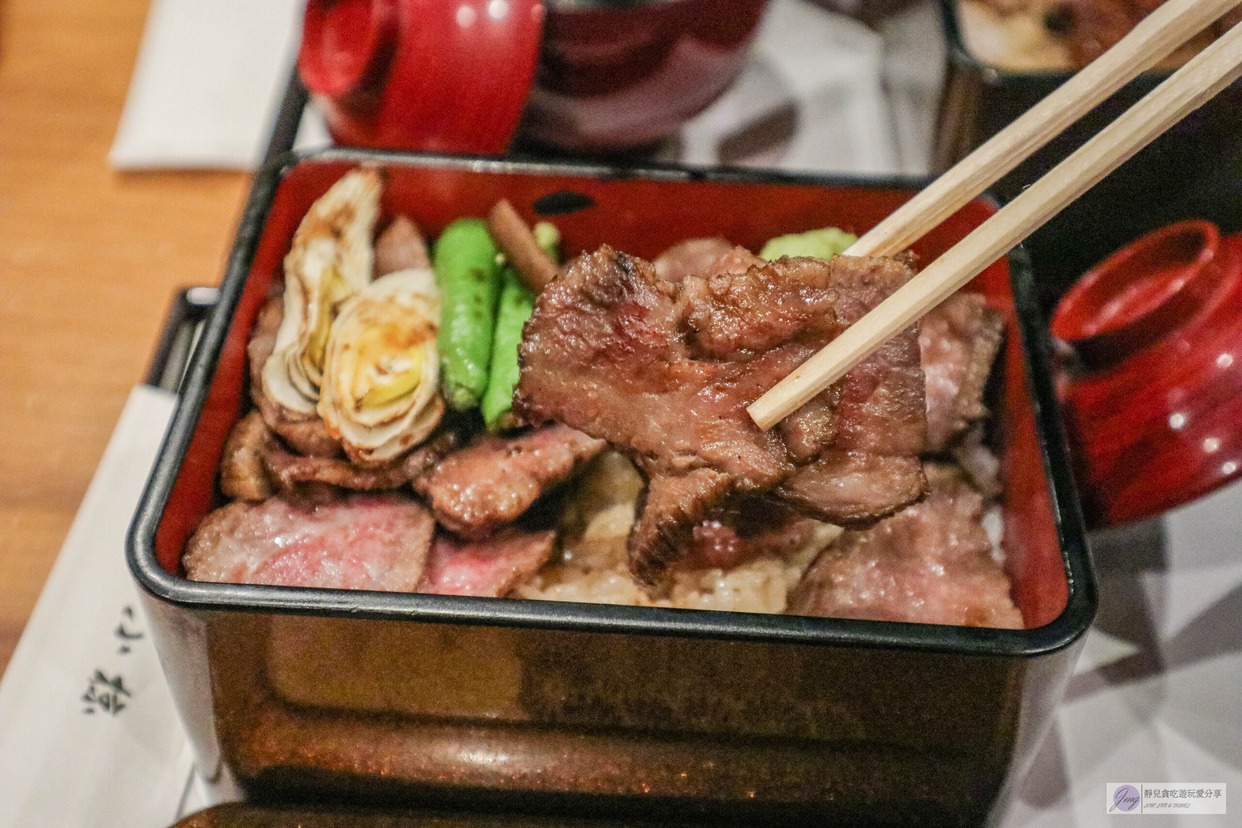 うなぎ 小椋 道後店-傳統醬汁烹製！炭火直烤鰻魚飯、蔬果醬汁醃漬的牛肉蓋飯/道後商店街 @靜兒貪吃遊玩愛分享