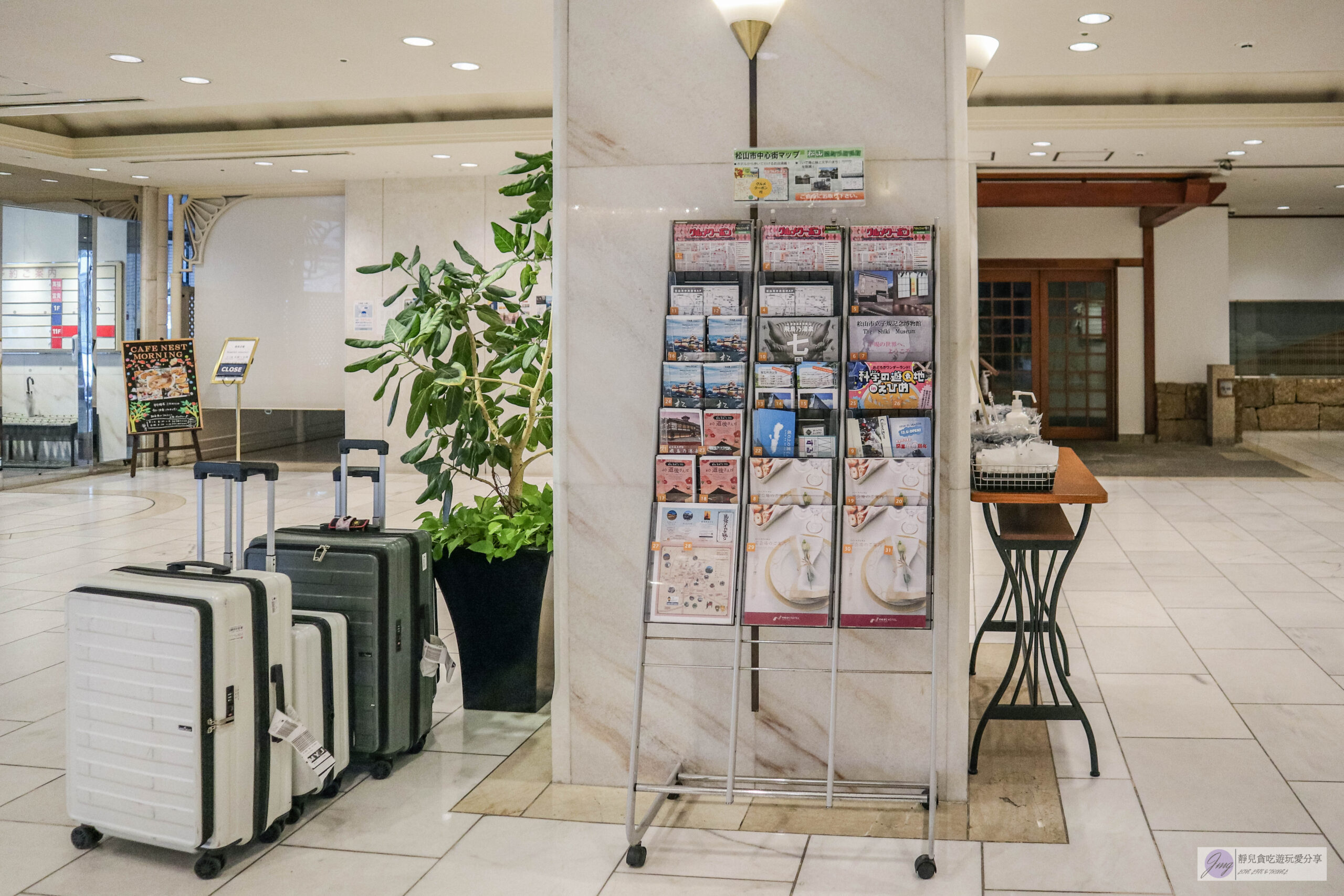 松山NEST飯店-小而巧的三星飯店，一晚不到台幣600元，樓下就有超商超便利/鄰近大街道商店街 @靜兒貪吃遊玩愛分享