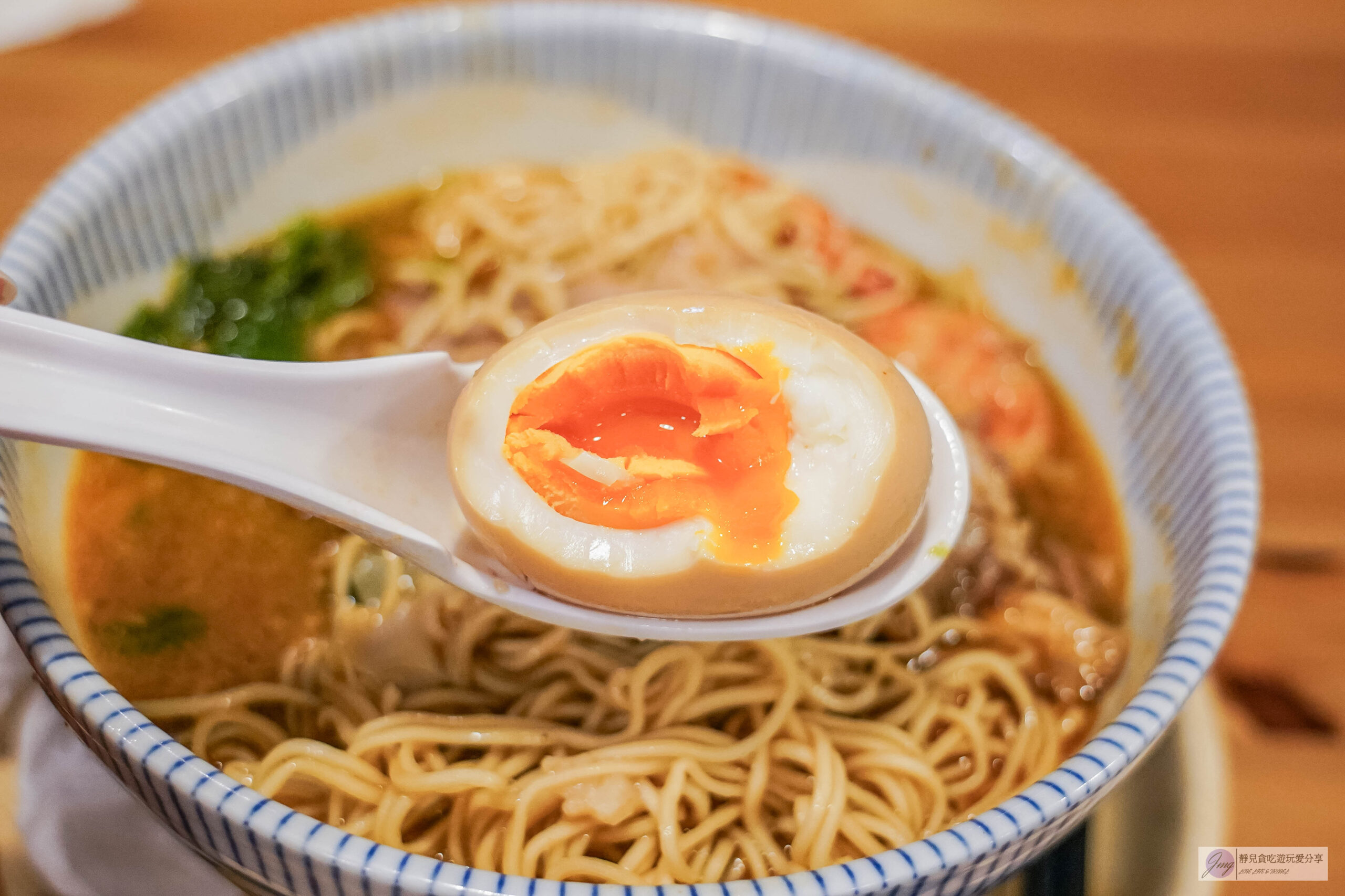 あお．実家和食処-一週只賣4天！早起才吃得到，不到2小時就完售，超濃郁的烤蝦頭濃海老拉麵，在地人氣拉麵推薦/鄰近大檜溪公園 @靜兒貪吃遊玩愛分享