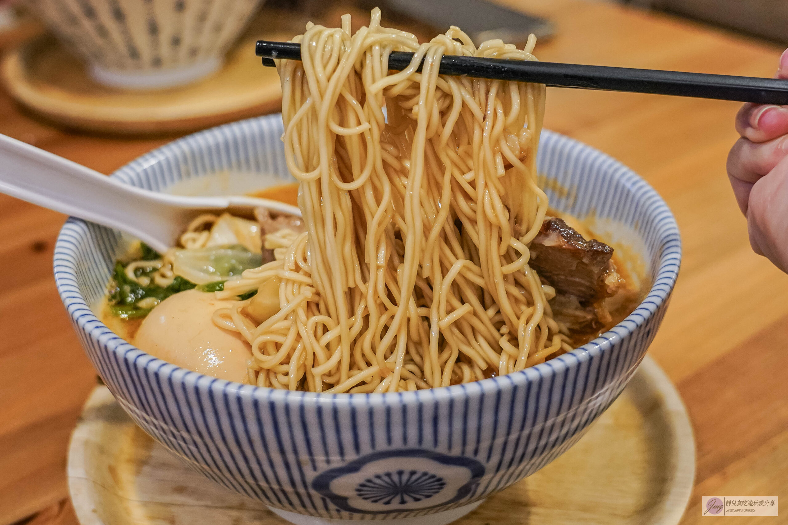 あお．実家和食処-一週只賣4天！早起才吃得到，不到2小時就完售，超濃郁的烤蝦頭濃海老拉麵，在地人氣拉麵推薦/鄰近大檜溪公園 @靜兒貪吃遊玩愛分享