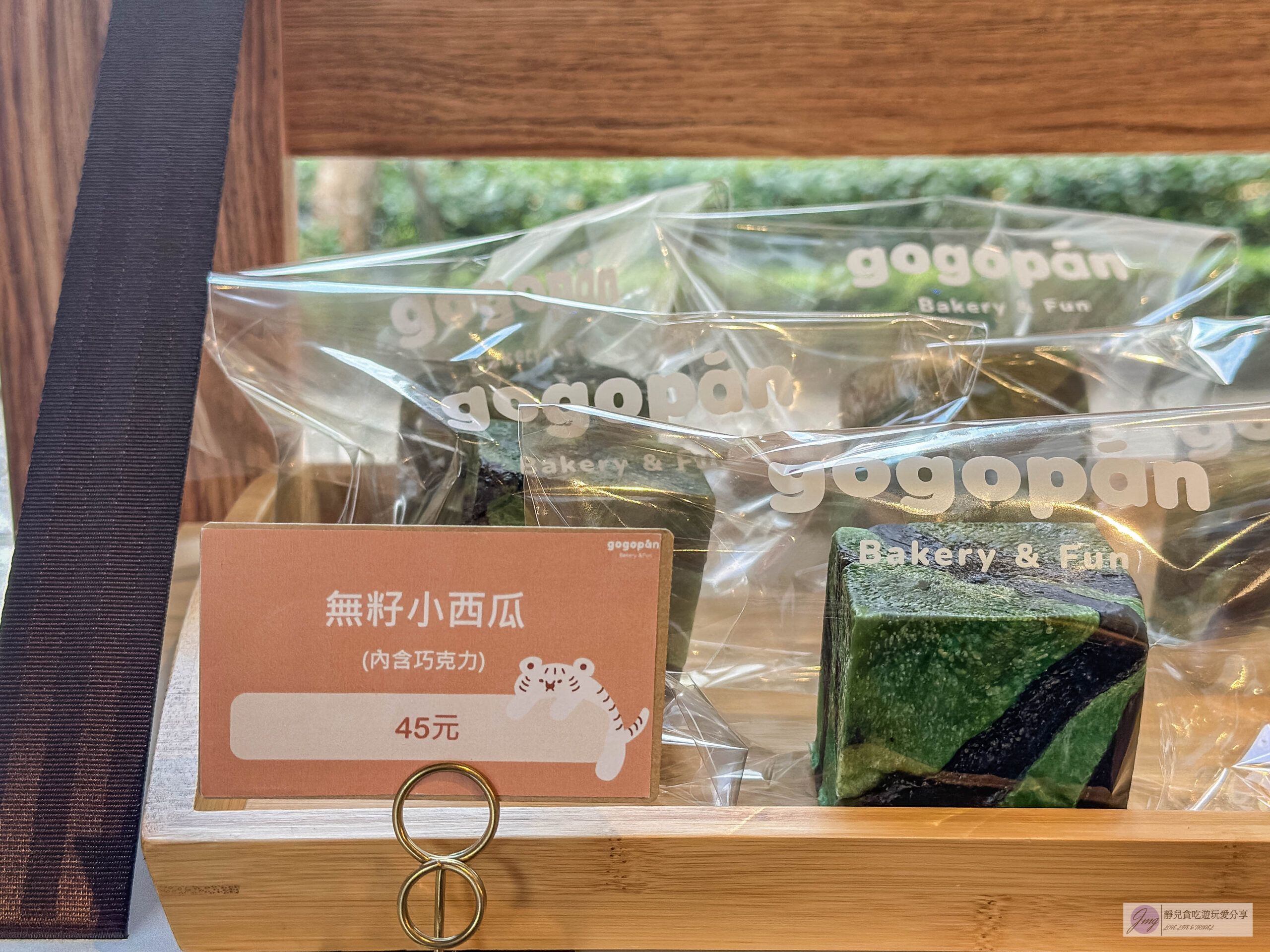 元氣麵包社gogopan-台中有名的韓系麵包店！每日現烤可頌捲心酥4顆100元，脆皮千層吐司、扁可頌、牛奶棒推薦/中路特區美食 @靜兒貪吃遊玩愛分享