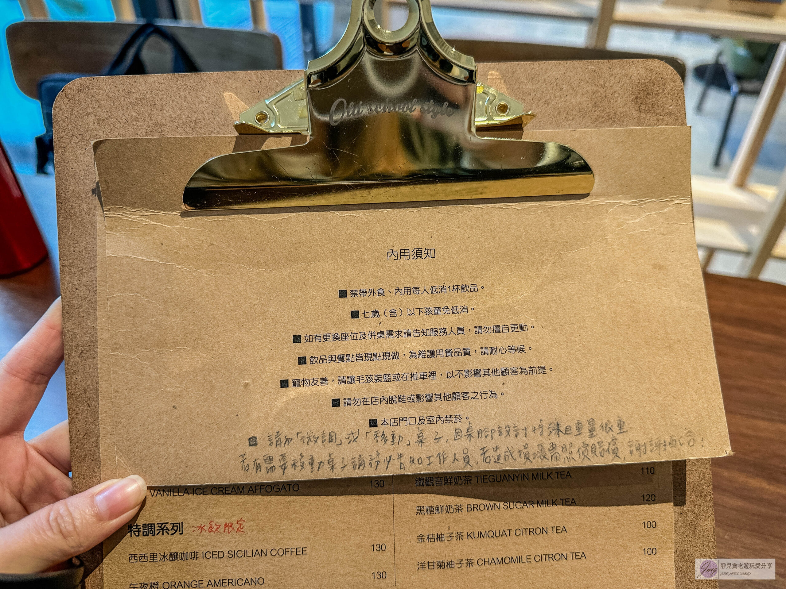 咖啡仁．Coffee R&eacute;n-隱藏住宅大樓！文青質感靜謐不限時空間，人氣特調娃娃酥拿鐵、清爽的橙香巴斯克/中路特區 @靜兒貪吃遊玩愛分享