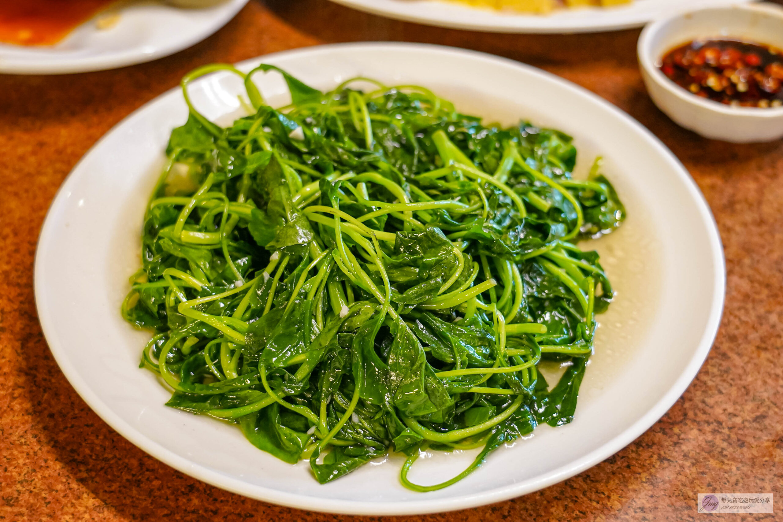 有雞料理-隱藏在深山裡！預約制，在地17年老舊鐵皮飼料廠裡的傳統台式料理，份量超大的放山土雞、浮誇鋼盆的芋頭米粉湯 @靜兒貪吃遊玩愛分享