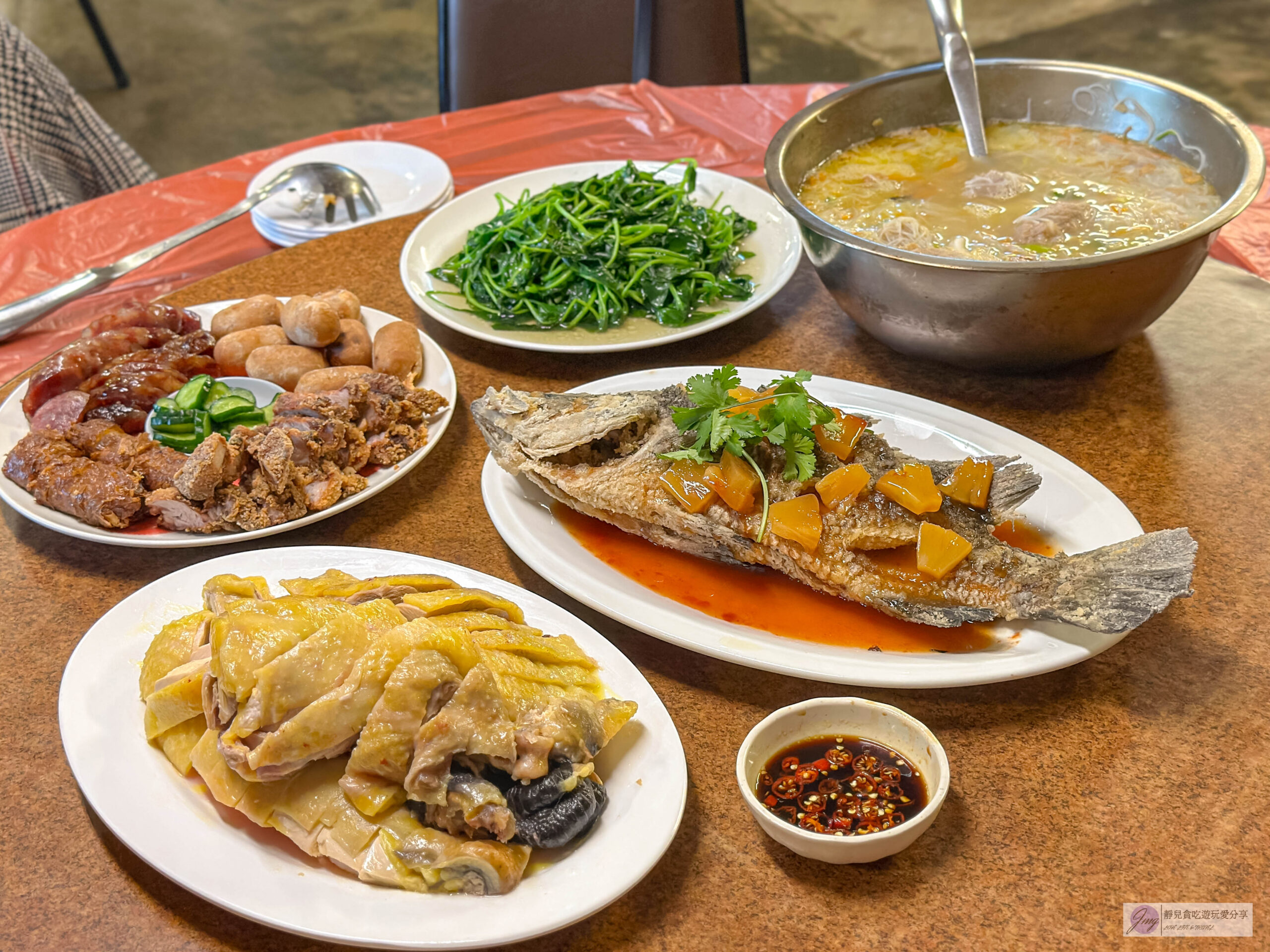 有雞料理-隱藏在深山裡!預約制,在地17年老舊鐵皮飼料廠裡的傳統台式料理,份量超大的放山土雞、浮誇鋼盆的芋頭米粉湯 @靜兒貪吃遊玩愛分享 有雞料理-隱藏在深山裡!預約制,在地17年老舊鐵皮飼料廠裡的傳統台式料理,份量超大的放山土雞、浮誇鋼盆的芋頭米粉湯 @靜兒貪吃遊玩愛分享