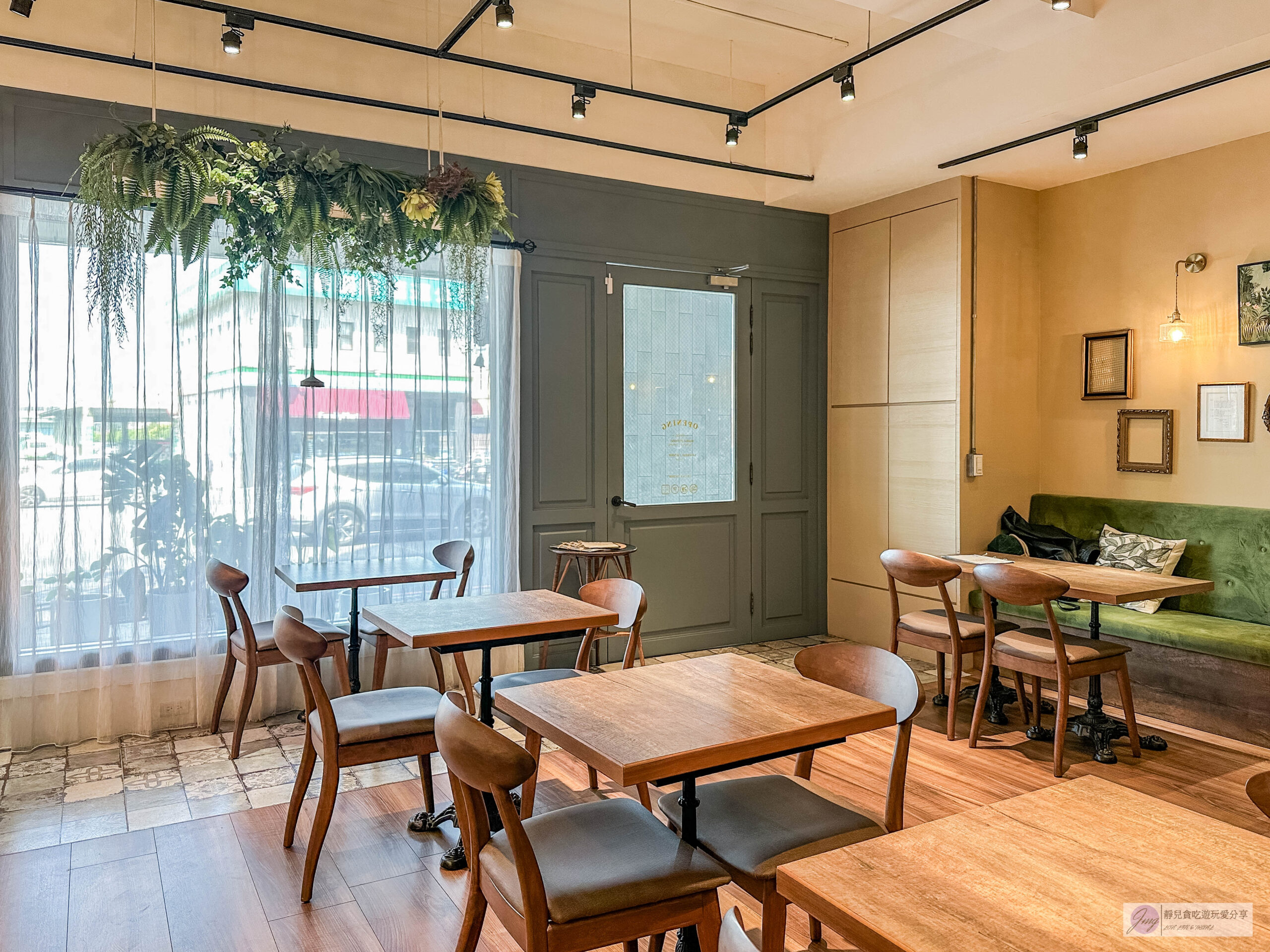 888 Cafe’-隱藏在辦公大樓下！清新鄉村文青風格咖啡廳，200元樂活輕食早午餐/鄰近桃園交流道 @靜兒貪吃遊玩愛分享