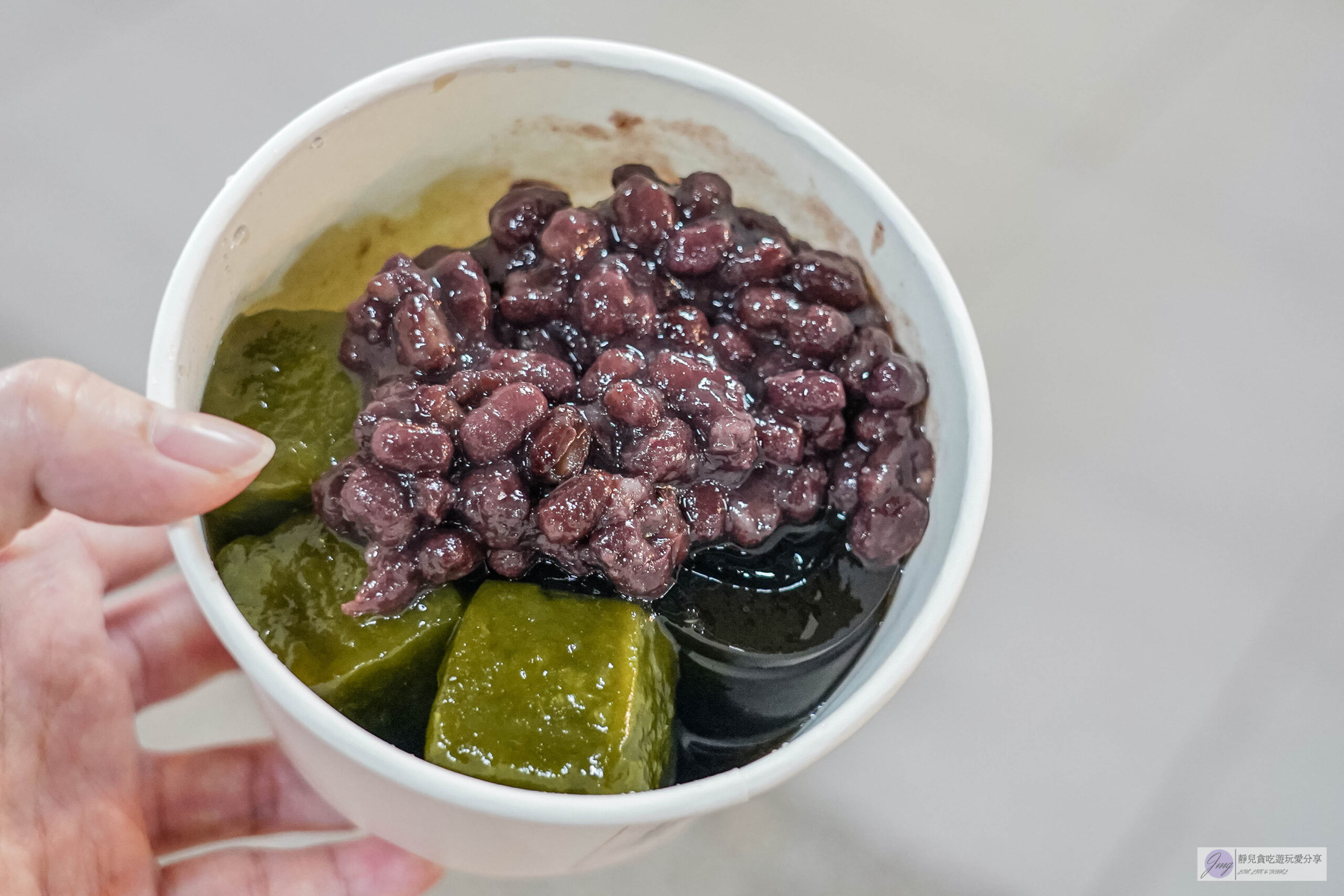 仙草丘-手作濃郁仙草凍，茶圓芋圓比50元硬幣還大顆，口感扎實Q彈/新永和市場內 @靜兒貪吃遊玩愛分享