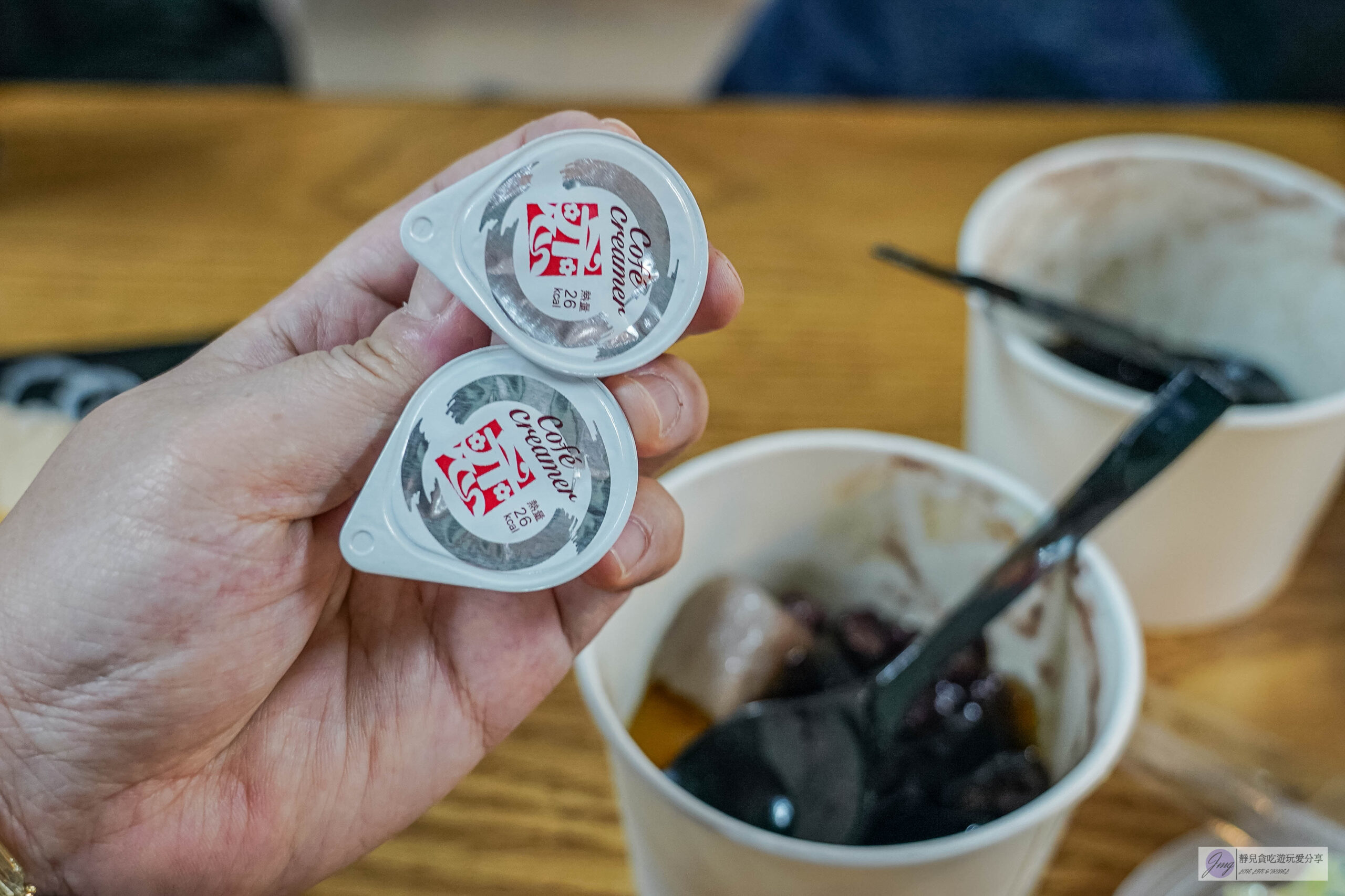 仙草丘-手作濃郁仙草凍，茶圓芋圓比50元硬幣還大顆，口感扎實Q彈/新永和市場內 @靜兒貪吃遊玩愛分享