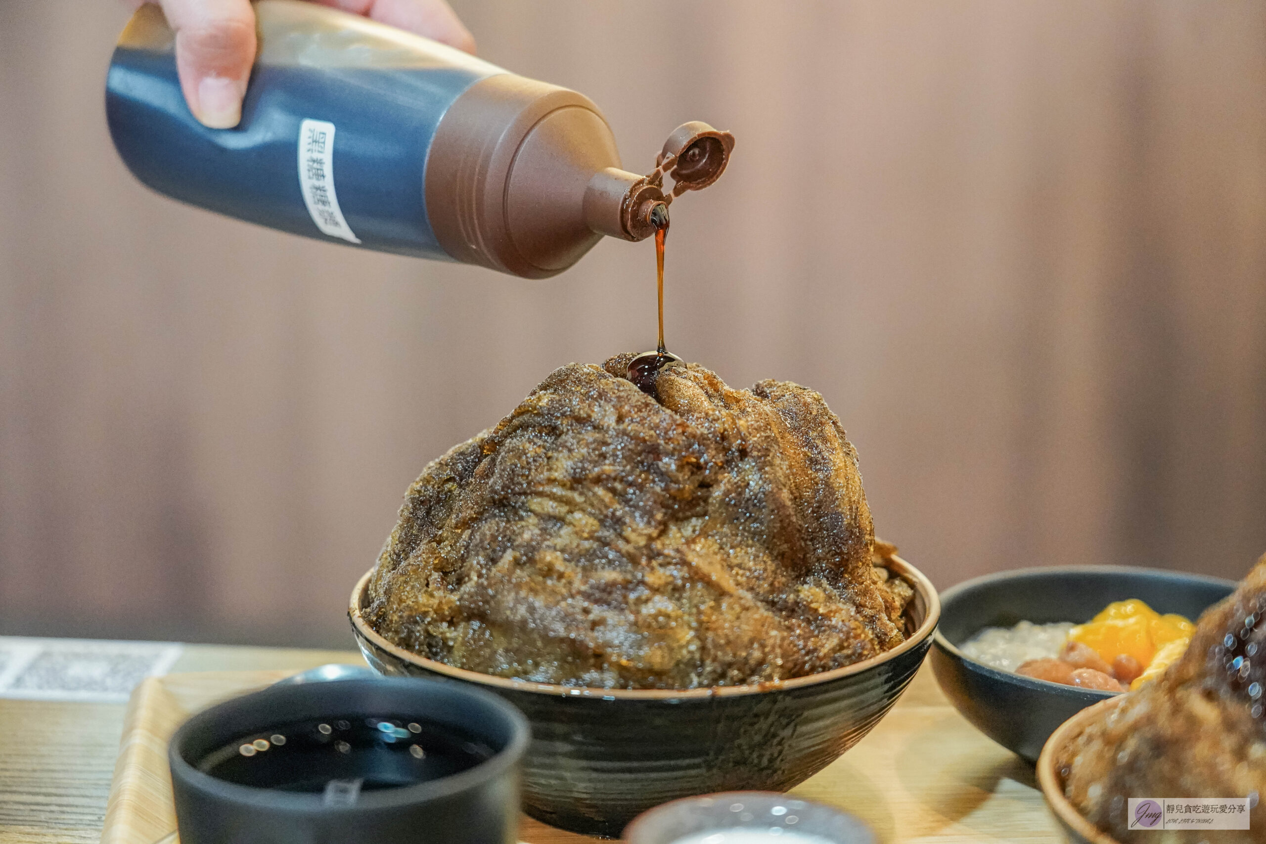 柒美堂仙草纏綿冰-會牽絲的冰你吃過嗎？不用飛澎湖也吃得到仙草冰，真材實料清涼又消暑/鄰近大溪老街 @靜兒貪吃遊玩愛分享