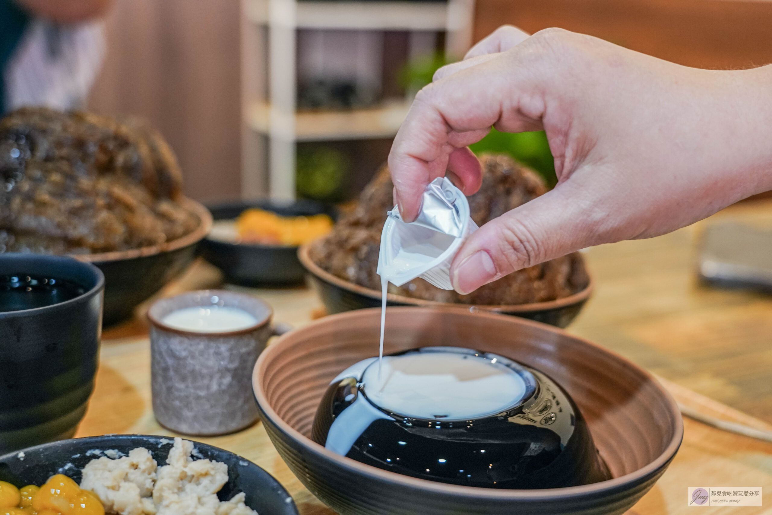 柒美堂仙草纏綿冰-會牽絲的冰你吃過嗎？不用飛澎湖也吃得到仙草冰，真材實料清涼又消暑/鄰近大溪老街 @靜兒貪吃遊玩愛分享