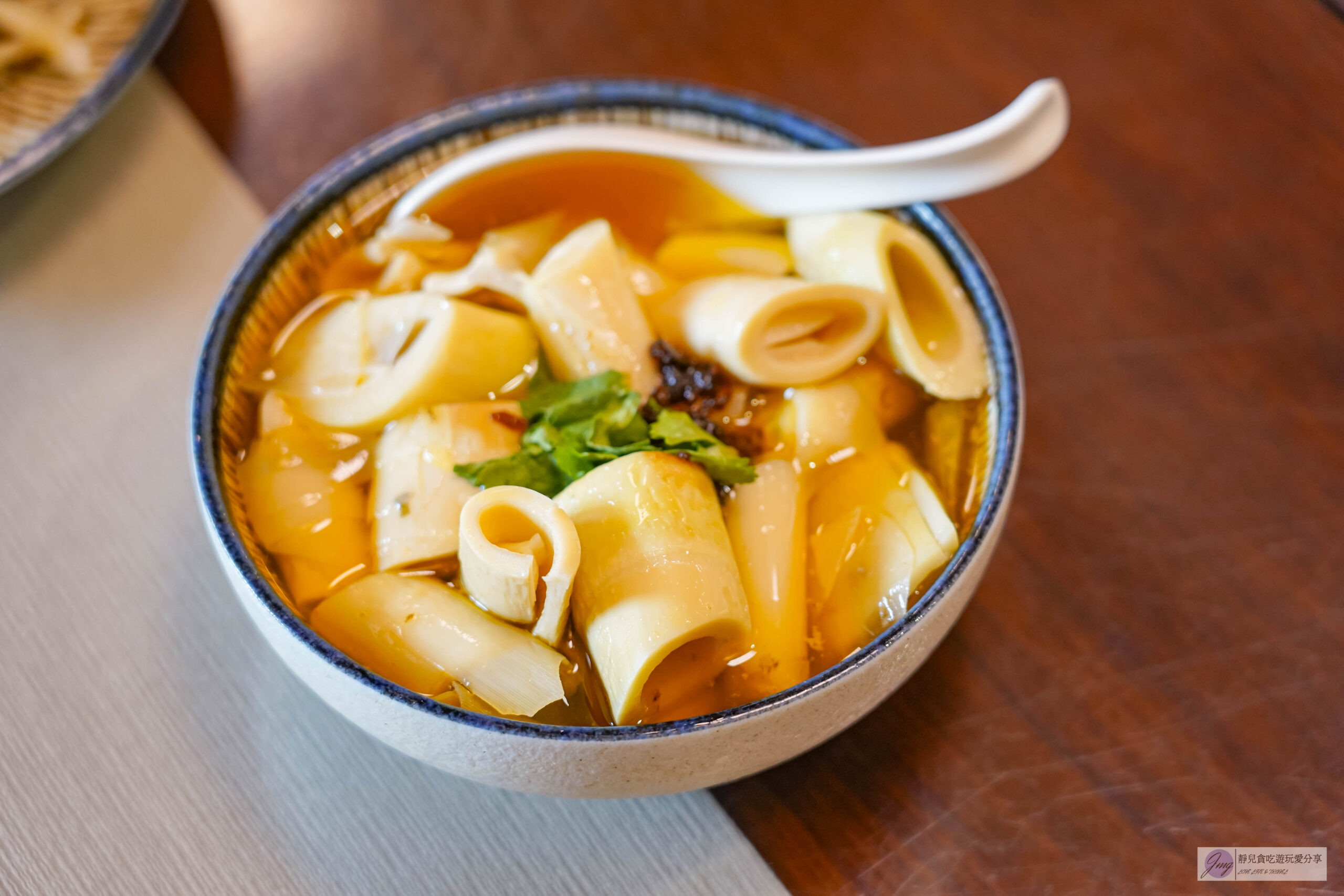 溪友緣風味料理餐廳-隱藏老街巷弄內！每日限量10份預約才吃得到的包二奶，梅干扣肉刀工超強，有創意的客家特色菜/鄰近大溪老街 @靜兒貪吃遊玩愛分享