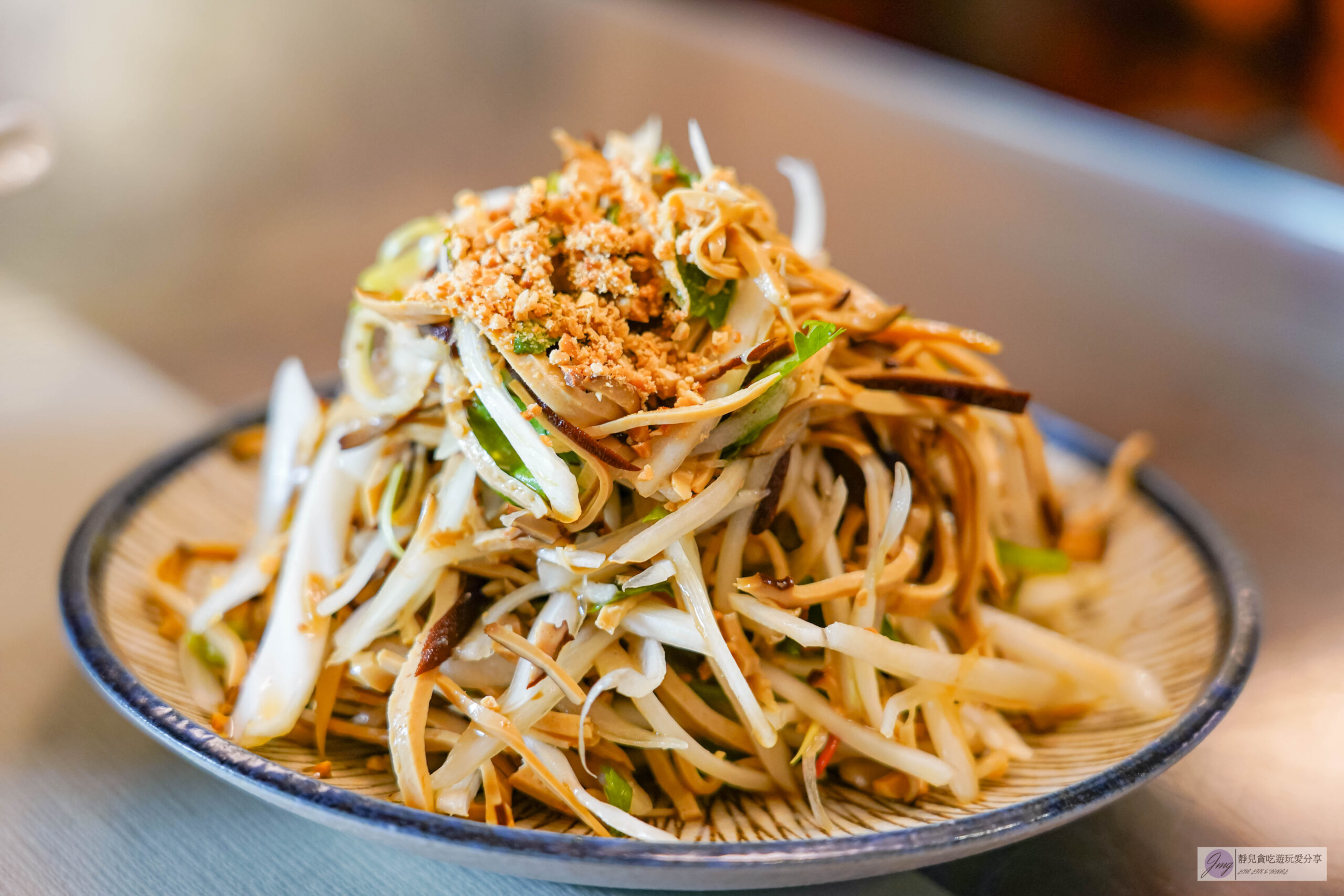 溪友緣風味料理餐廳-隱藏老街巷弄內！每日限量10份預約才吃得到的包二奶，梅干扣肉刀工超強，有創意的客家特色菜/鄰近大溪老街 @靜兒貪吃遊玩愛分享