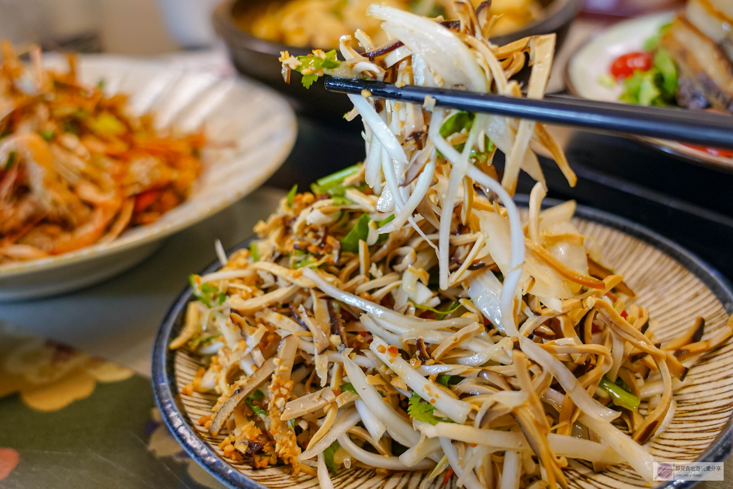 溪友緣風味料理餐廳-隱藏老街巷弄內!每日限量10份預約才吃得到的包二奶,梅干扣肉刀工超強,有創意的客家特色菜/鄰近大溪老街 @靜兒貪吃遊玩愛分享 溪友緣風味料理餐廳-隱藏老街巷弄內!每日限量10份預約才吃得到的包二奶,梅干扣肉刀工超強,有創意的客家特色菜/鄰近大溪老街 @靜兒貪吃遊玩愛分享