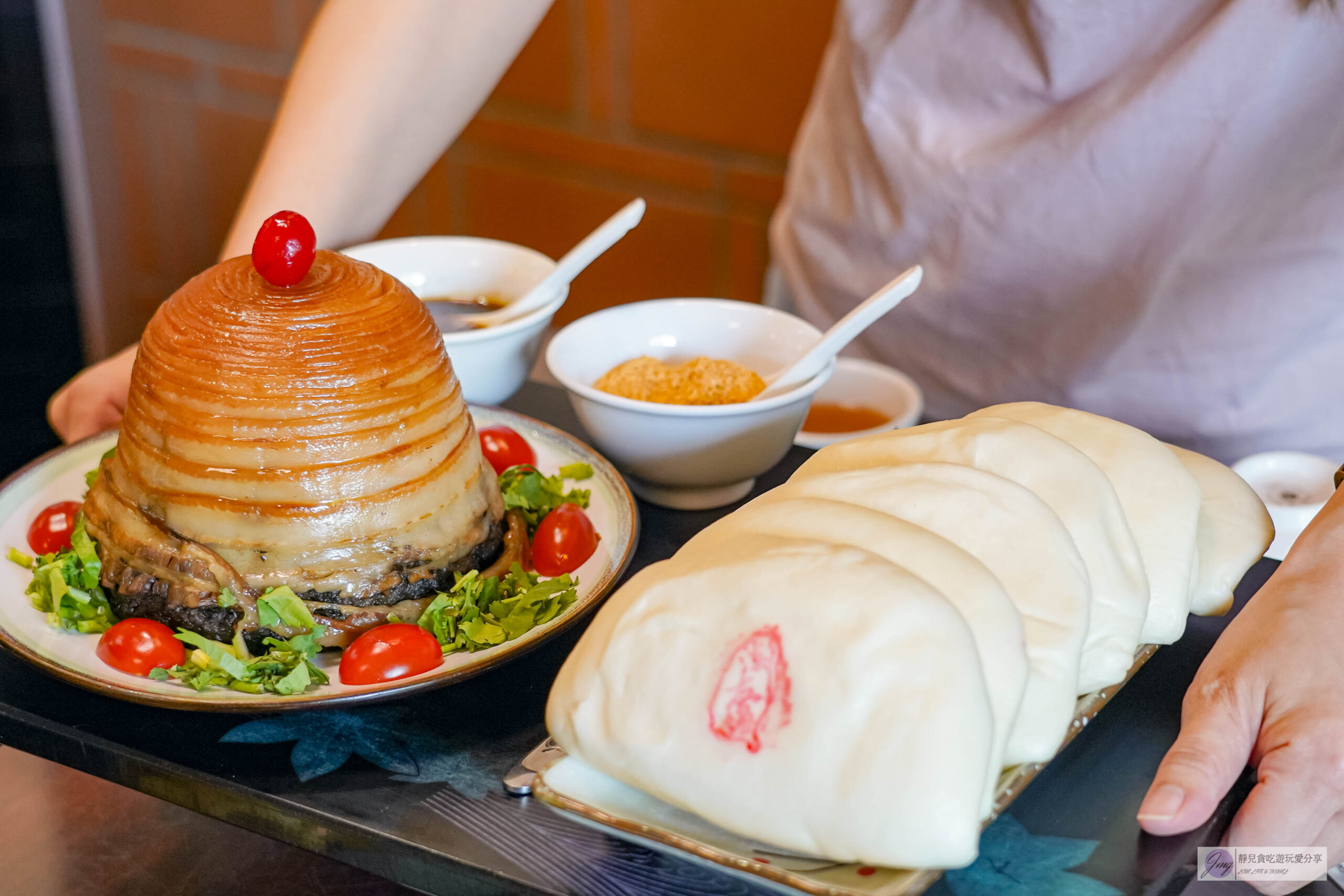 溪友緣風味料理餐廳-隱藏老街巷弄內!每日限量10份預約才吃得到的包二奶,梅干扣肉刀工超強,有創意的客家特色菜/鄰近大溪老街 @靜兒貪吃遊玩愛分享 溪友緣風味料理餐廳-隱藏老街巷弄內!每日限量10份預約才吃得到的包二奶,梅干扣肉刀工超強,有創意的客家特色菜/鄰近大溪老街 @靜兒貪吃遊玩愛分享