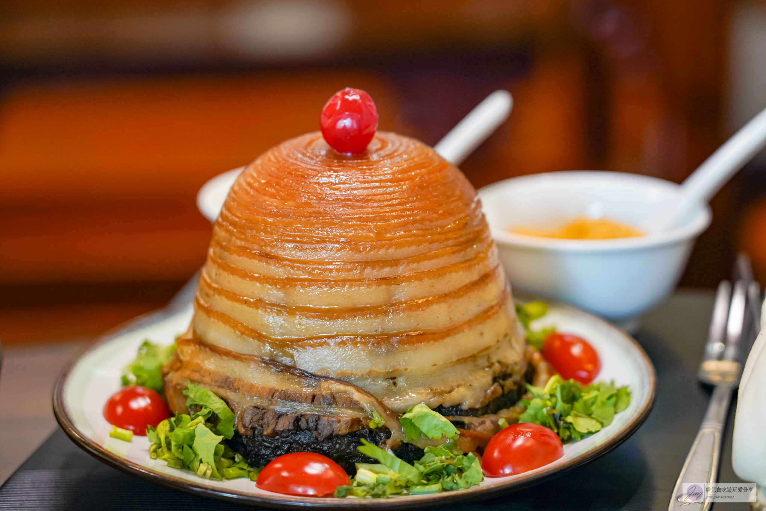 溪友緣風味料理餐廳-隱藏老街巷弄內！每日限量10份預約才吃得到的包二奶，梅干扣肉刀工超強，有創意的客家特色菜/鄰近大溪老街 @靜兒貪吃遊玩愛分享