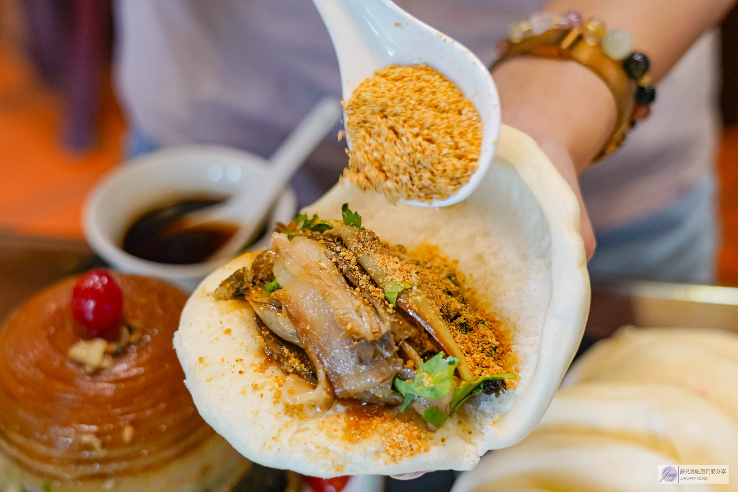 溪友緣風味料理餐廳-隱藏老街巷弄內！每日限量10份預約才吃得到的包二奶，梅干扣肉刀工超強，有創意的客家特色菜/鄰近大溪老街 @靜兒貪吃遊玩愛分享