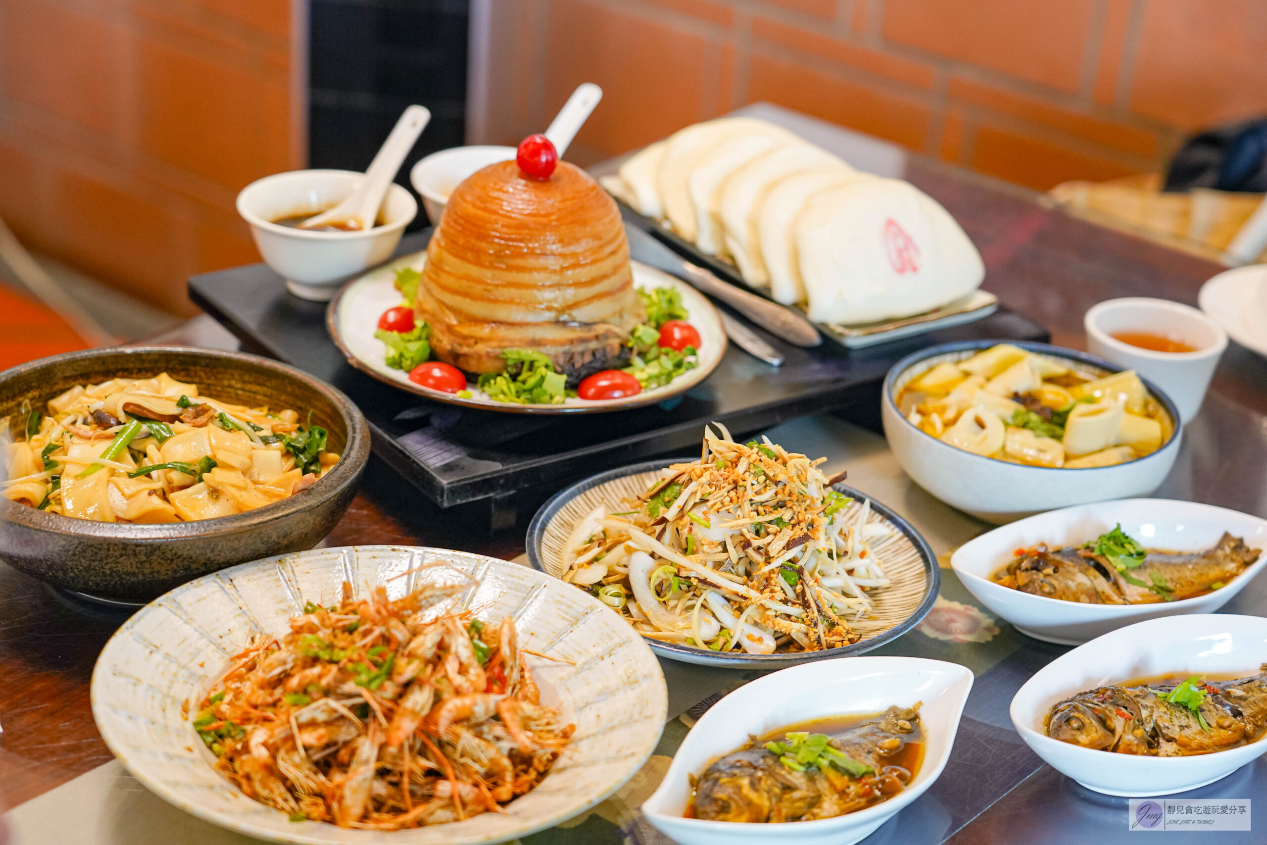 溪友緣風味料理餐廳-隱藏老街巷弄內！每日限量10份預約才吃得到的包二奶，梅干扣肉刀工超強，有創意的客家特色菜/鄰近大溪老街 @靜兒貪吃遊玩愛分享