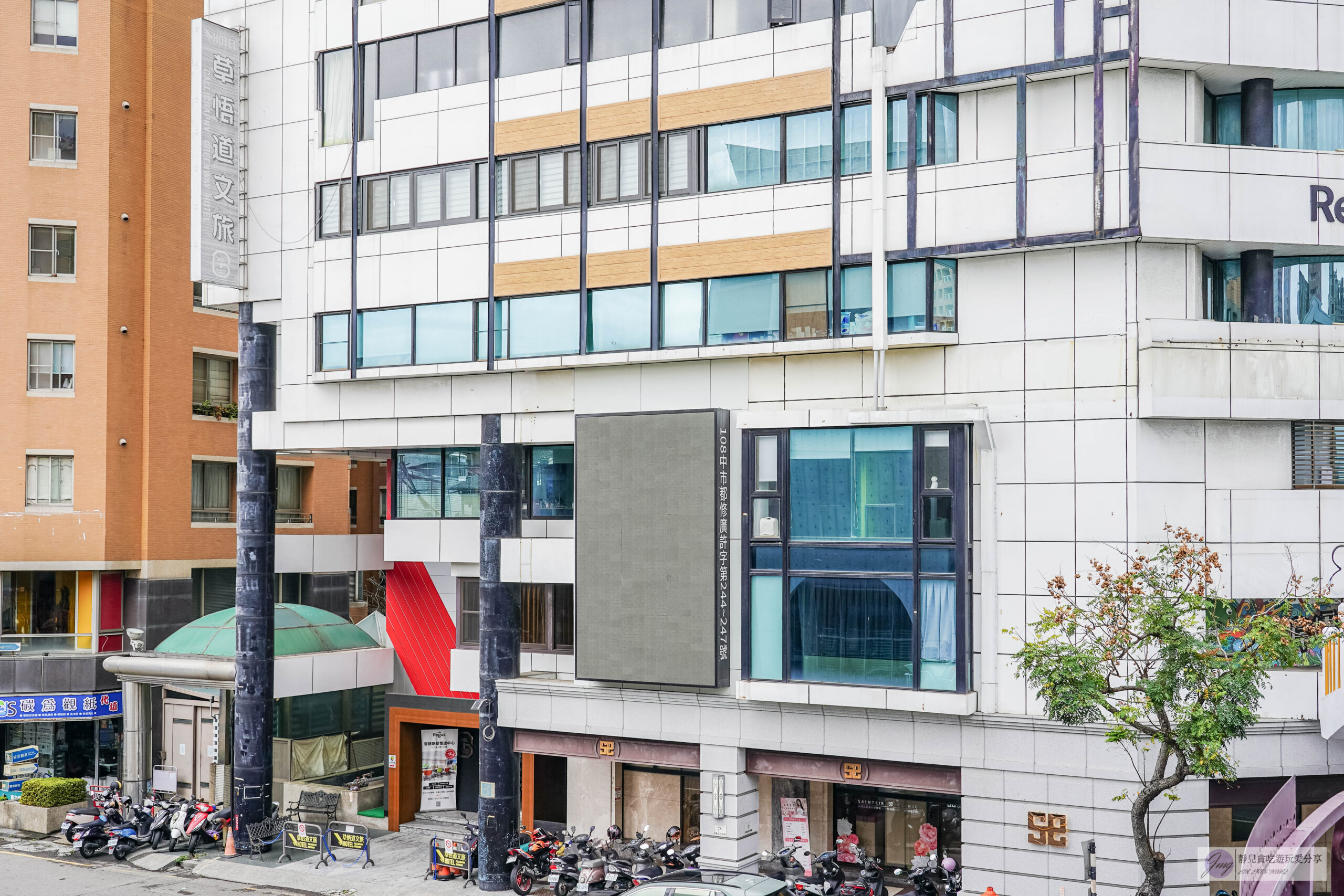 草悟道文旅-誠品綠園道旁，輕工業極簡文青風格，一晚一千初高CP值住宿 @靜兒貪吃遊玩愛分享