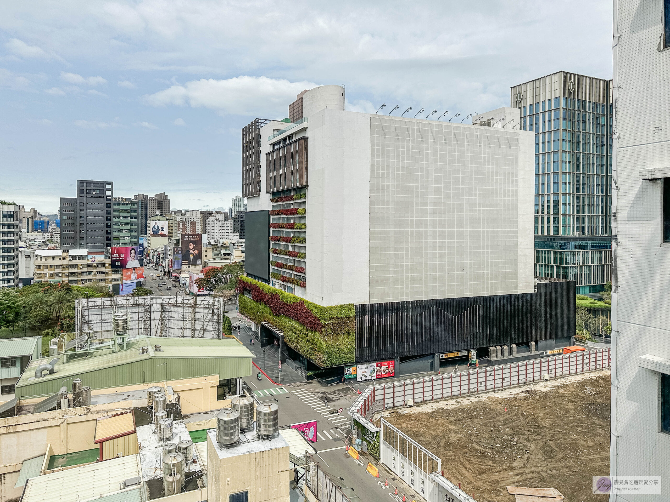 草悟道文旅-誠品綠園道旁，輕工業極簡文青風格，一晚一千初高CP值住宿 @靜兒貪吃遊玩愛分享