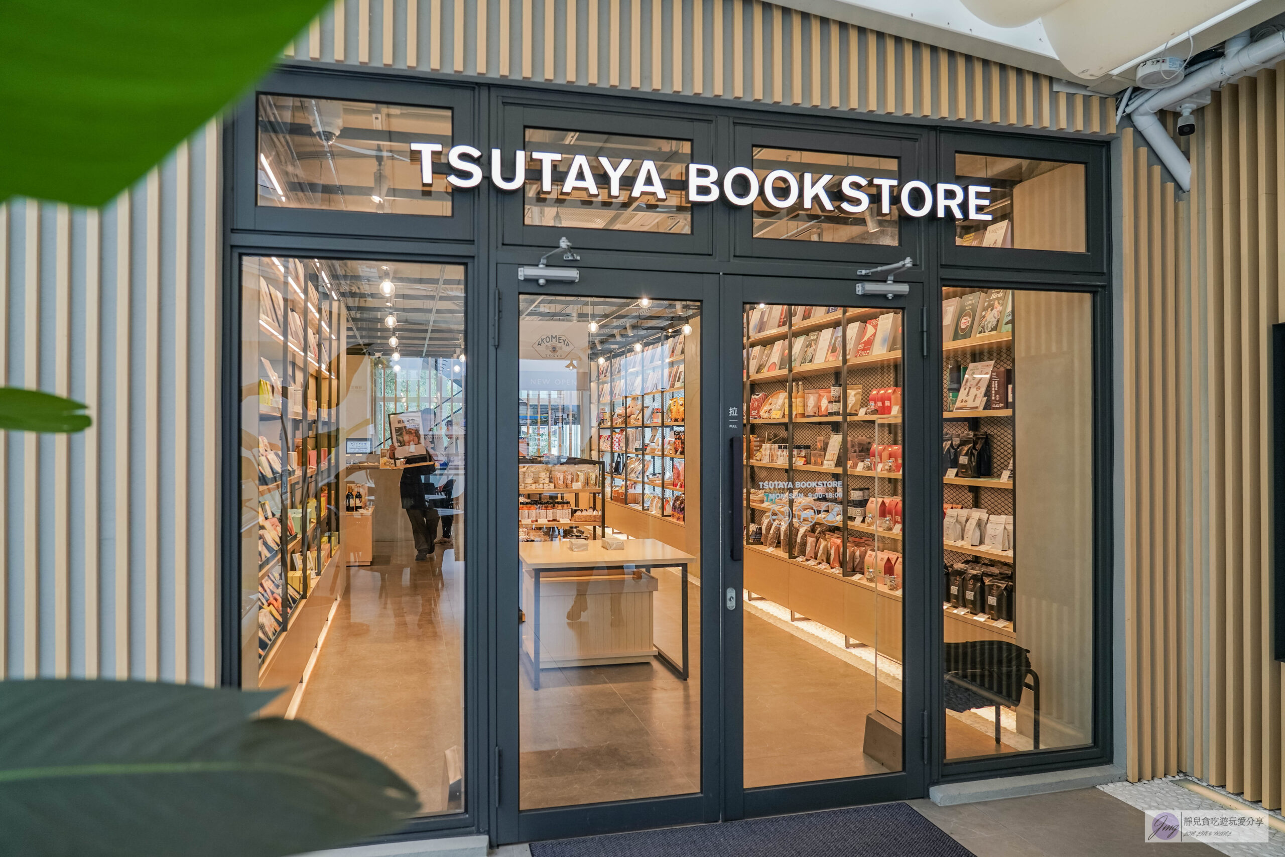 日月町複合式商場-國道六號最美休息驛站！結合市集、文創、美食、伴手禮的複合式商場/鄰近愛蘭交流道 @靜兒貪吃遊玩愛分享