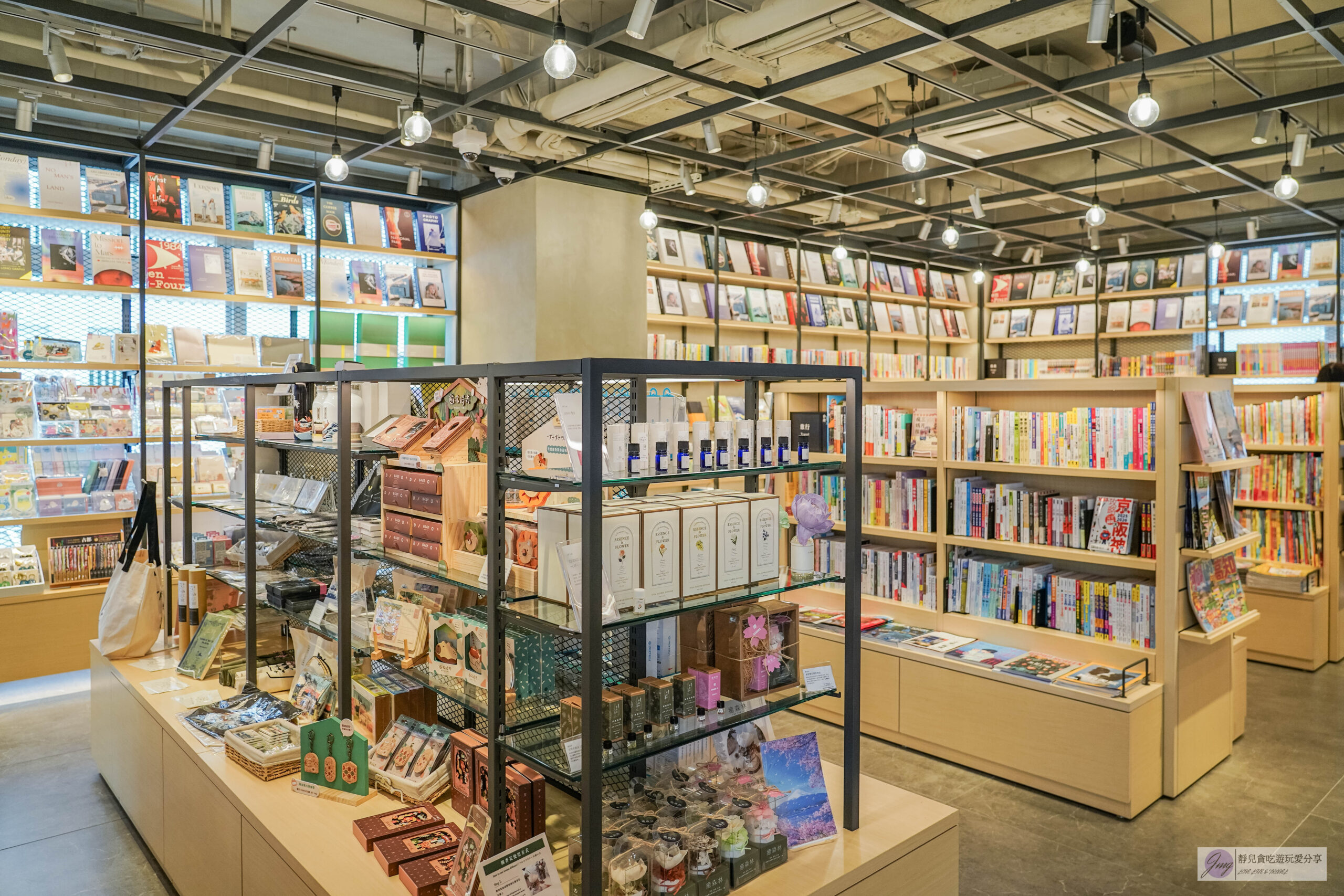 日月町複合式商場-國道六號最美休息驛站！結合市集、文創、美食、伴手禮的複合式商場/鄰近愛蘭交流道 @靜兒貪吃遊玩愛分享