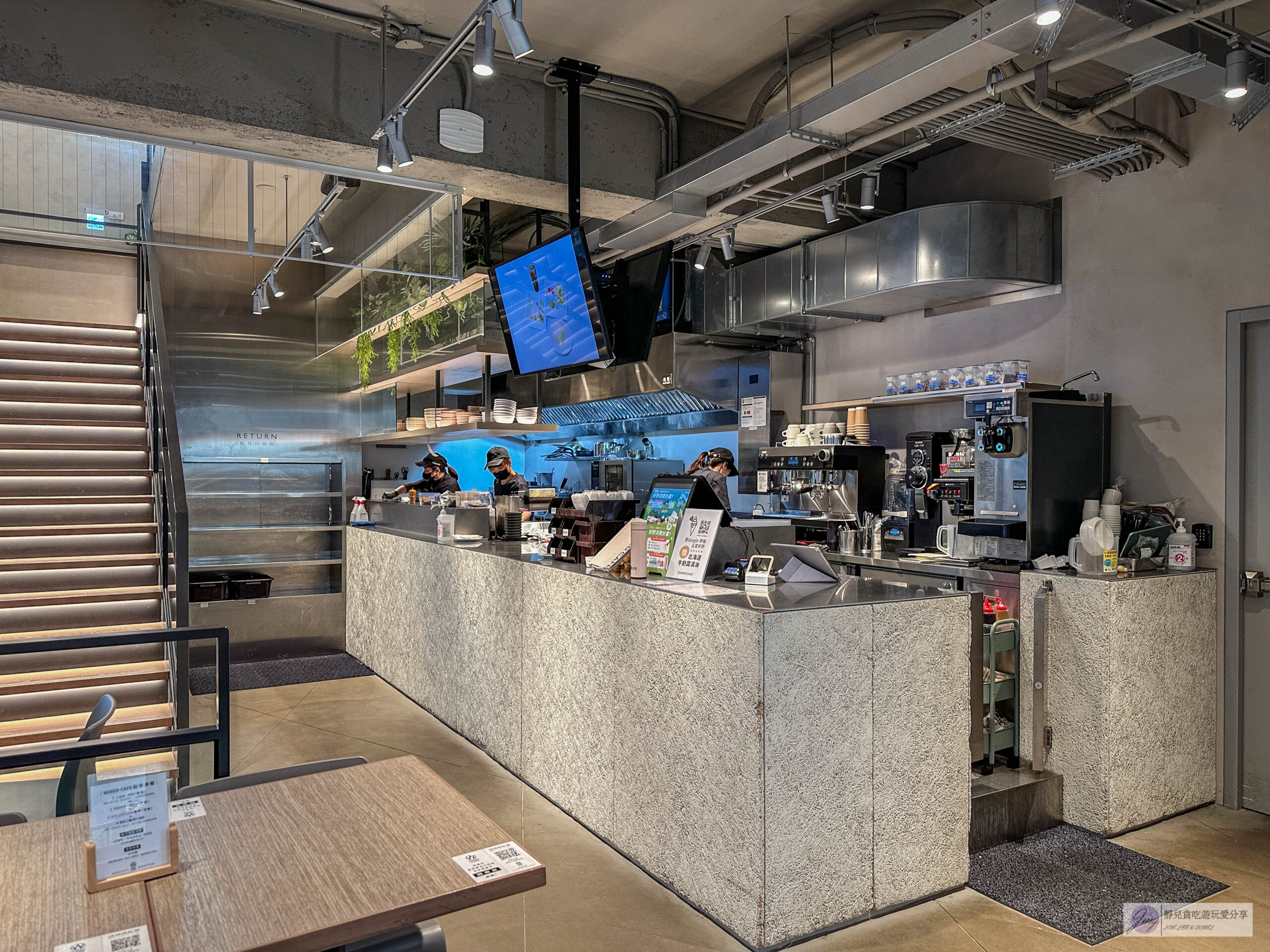 日月町複合式商場-國道六號最美休息驛站！結合市集、文創、美食、伴手禮的複合式商場/鄰近愛蘭交流道 @靜兒貪吃遊玩愛分享
