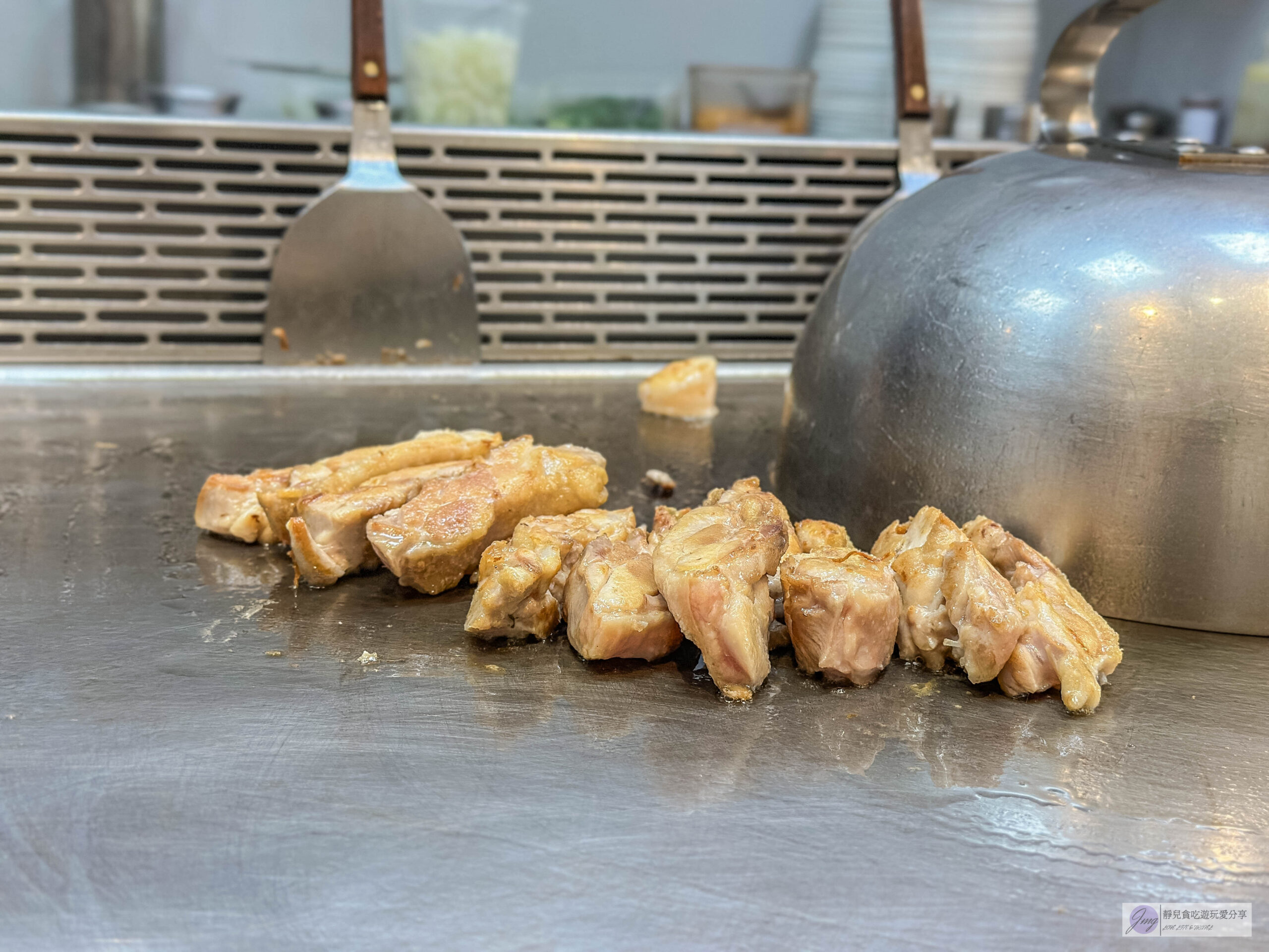 美花鐵板燒-人氣文青鐵板燒，香煎鯖魚只要240元，脆皮香煎雞腿排超推/藝文特區美食 @靜兒貪吃遊玩愛分享