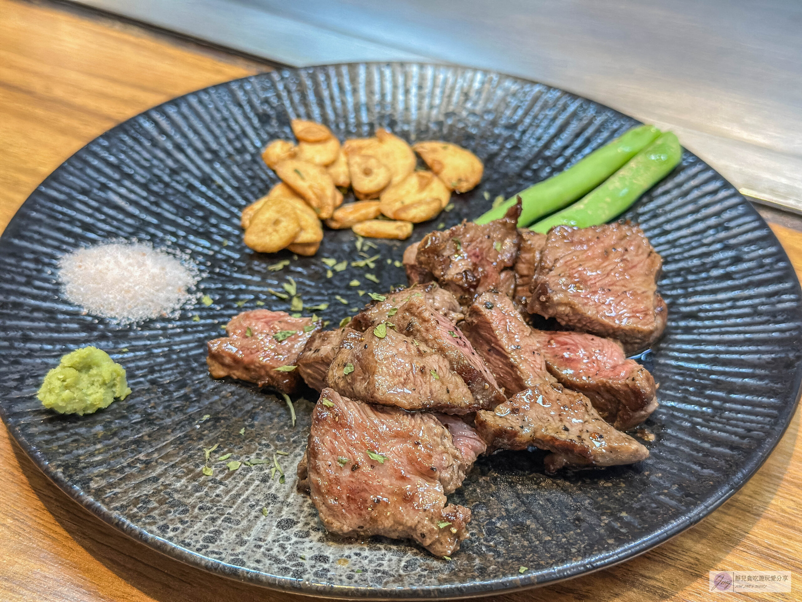 美花鐵板燒-人氣文青鐵板燒，香煎鯖魚只要240元，脆皮香煎雞腿排超推/藝文特區美食 @靜兒貪吃遊玩愛分享