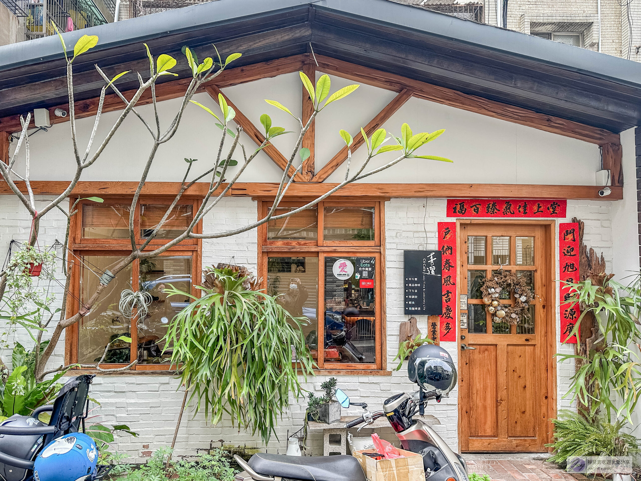 C6 Cafe 喜遛咖啡-藏身在小巷弄內！人氣文青鄉村風格咖啡廳，份量十足香烤迷迭香檸檬雞腿排、青檸咖啡推薦/鄰近藝文特區 @靜兒貪吃遊玩愛分享