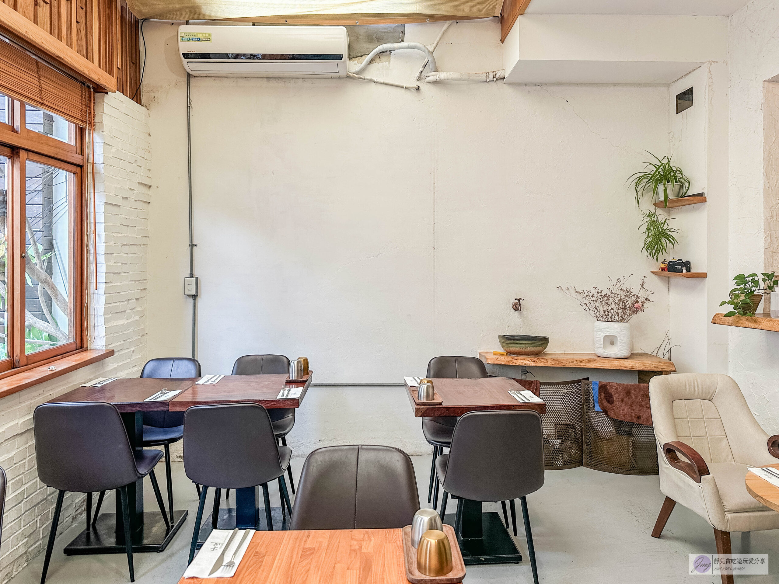 C6 Cafe 喜遛咖啡-藏身在小巷弄內！人氣文青鄉村風格咖啡廳，份量十足香烤迷迭香檸檬雞腿排、青檸咖啡推薦/鄰近藝文特區 @靜兒貪吃遊玩愛分享