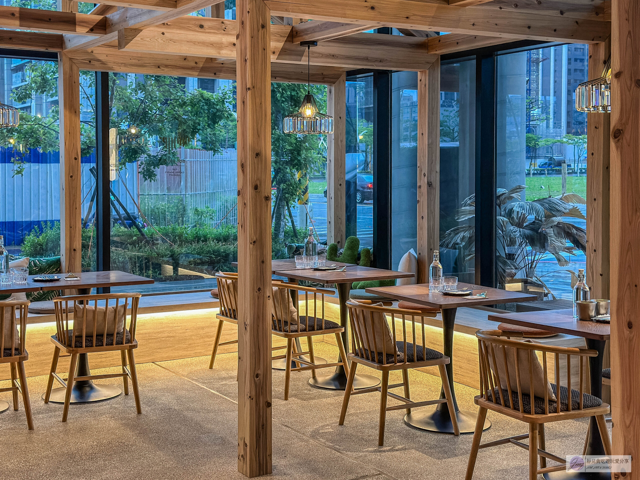 浮島溪 S&ouml;t cafe Rivulet-小檜溪重劃區質感咖啡廳！沈穩內斂簡約北歐風格，外酥內軟Q的水滴鬆餅 @靜兒貪吃遊玩愛分享