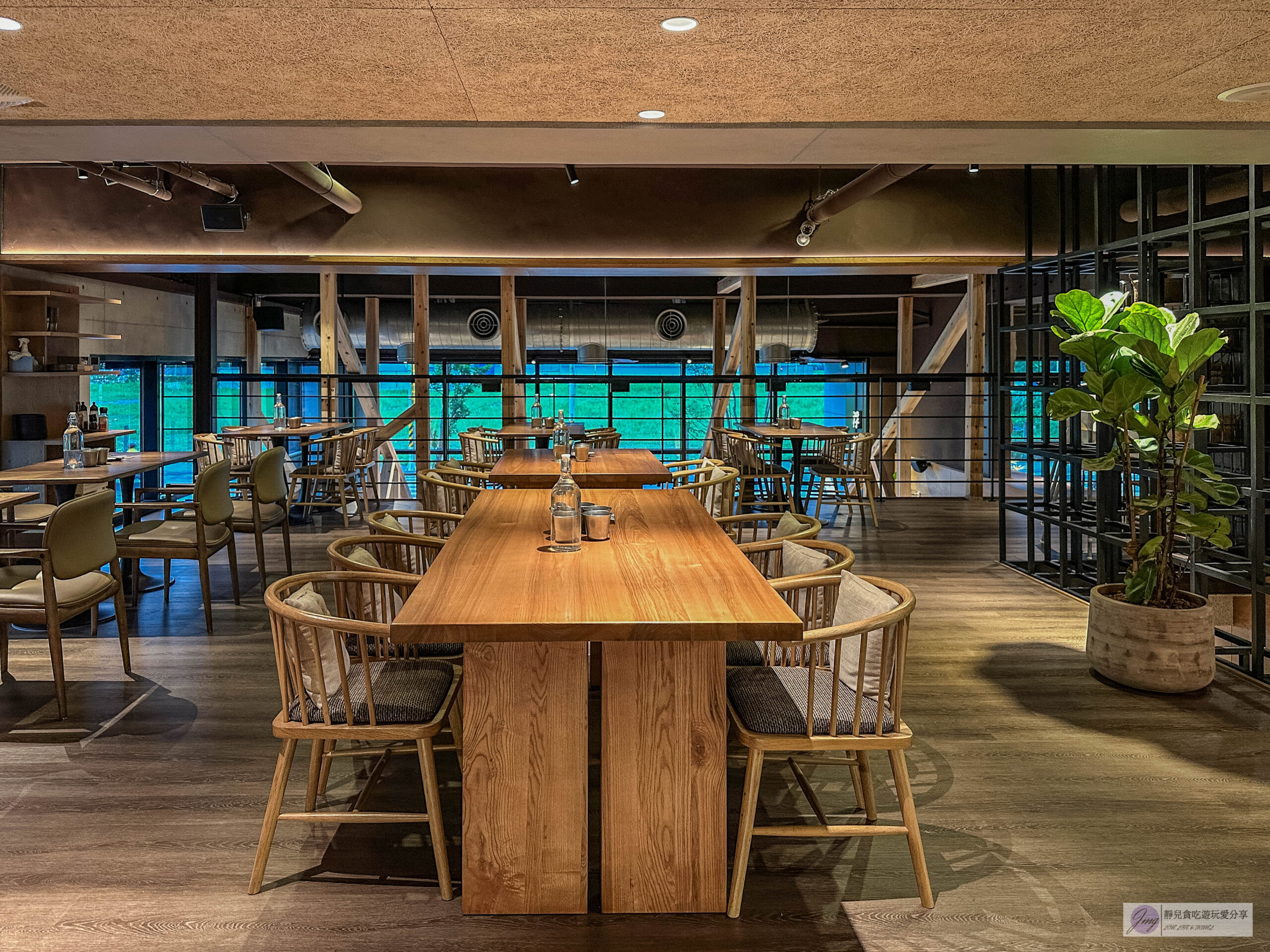 浮島溪 S&ouml;t cafe Rivulet-小檜溪重劃區質感咖啡廳！沈穩內斂簡約北歐風格，外酥內軟Q的水滴鬆餅 @靜兒貪吃遊玩愛分享
