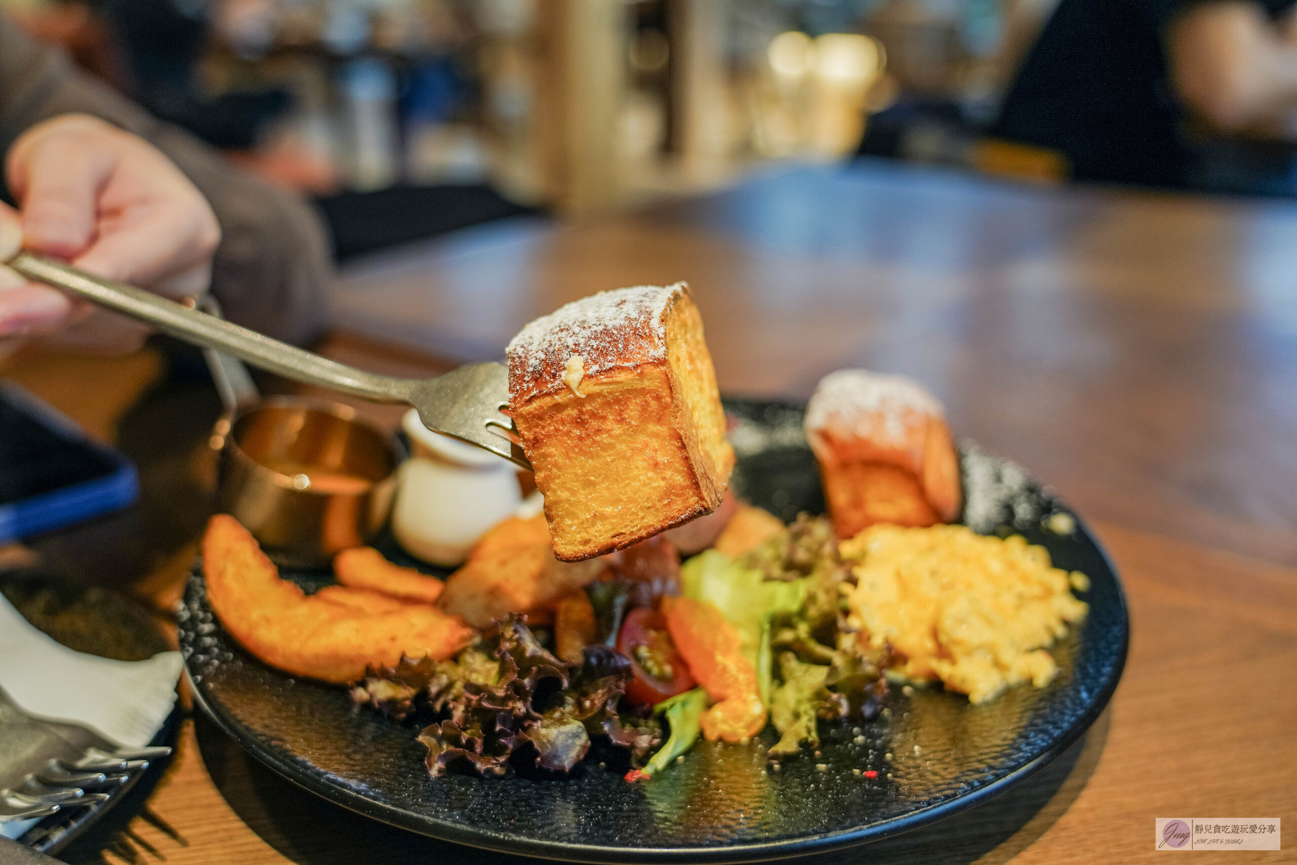 浮島溪 S&ouml;t cafe Rivulet-小檜溪重劃區質感咖啡廳！沈穩內斂簡約北歐風格，外酥內軟Q的水滴鬆餅 @靜兒貪吃遊玩愛分享