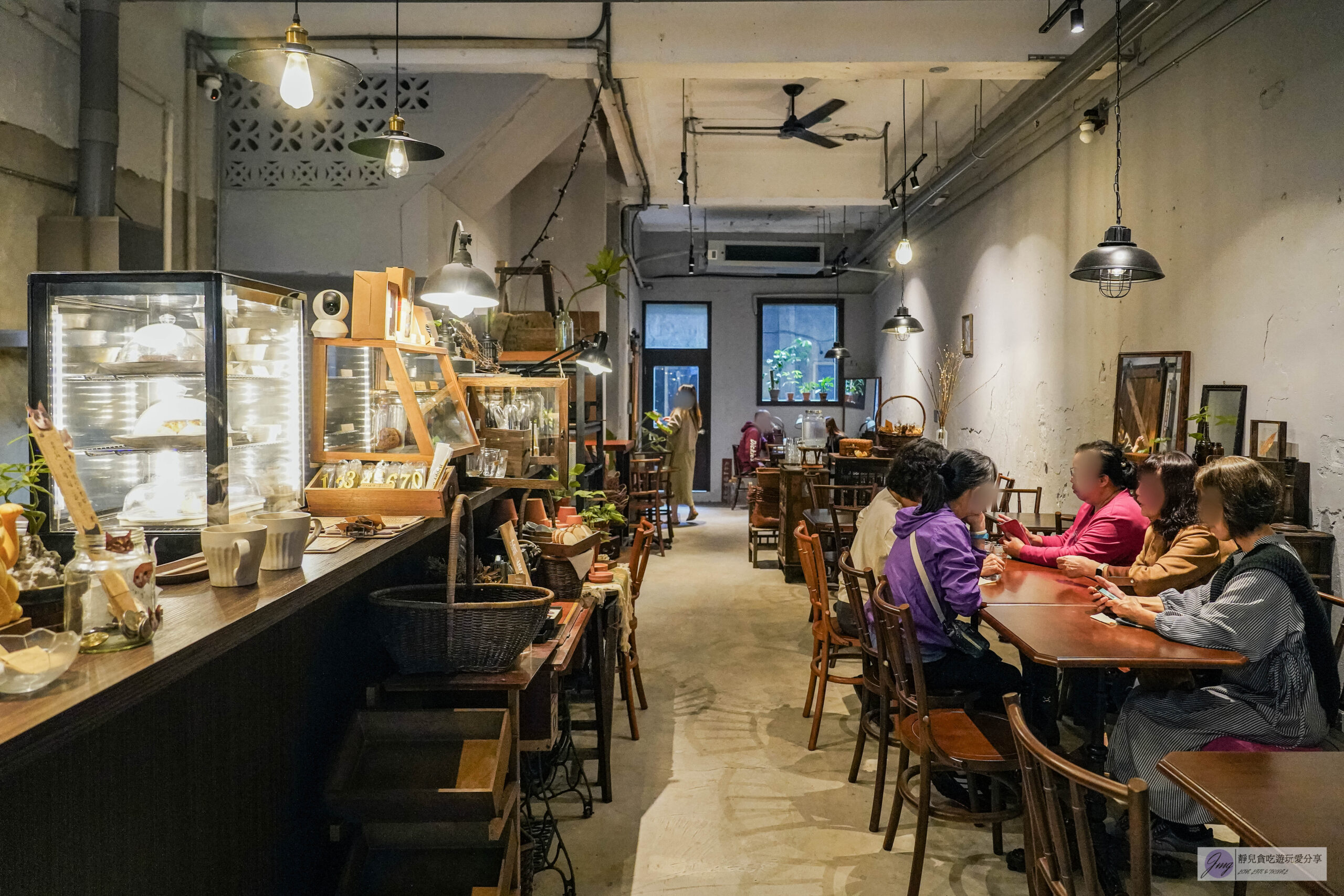 朶雨-藏身60年老宅!復古文青風格,我在朶雨躲雨不限時咖啡廳,法棍咖哩、提拉米蘇推薦/鄰近七堵車站 @靜兒貪吃遊玩愛分享 朶雨-藏身60年老宅!復古文青風格,我在朶雨躲雨不限時咖啡廳,法棍咖哩、提拉米蘇推薦/鄰近七堵車站 @靜兒貪吃遊玩愛分享