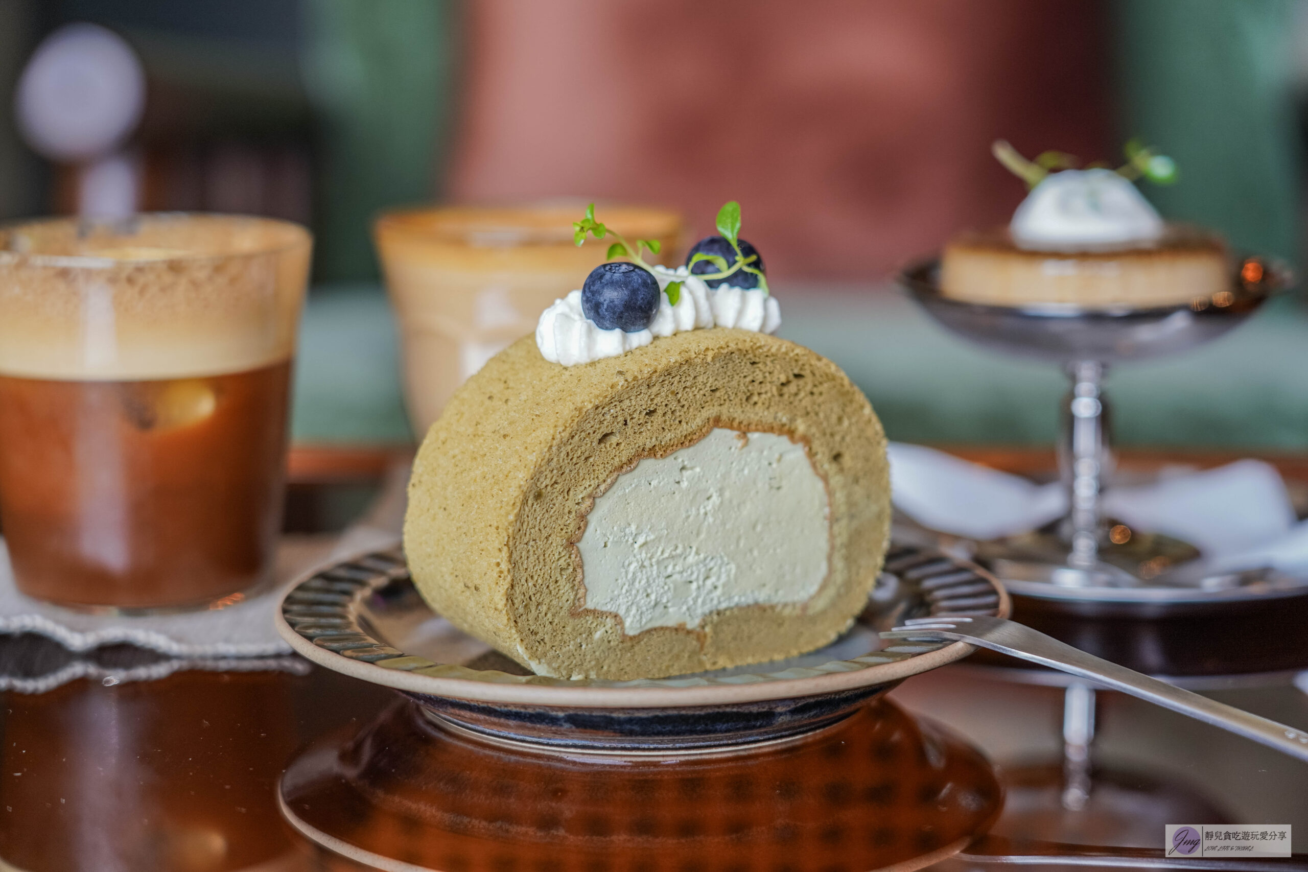Aśoka 無憂實驗室-隱藏巷弄內！木質文青質感咖啡廳，西西里檸檬咖啡、金萱茶生乳捲推薦/鄰近桃園後火車站 @靜兒貪吃遊玩愛分享