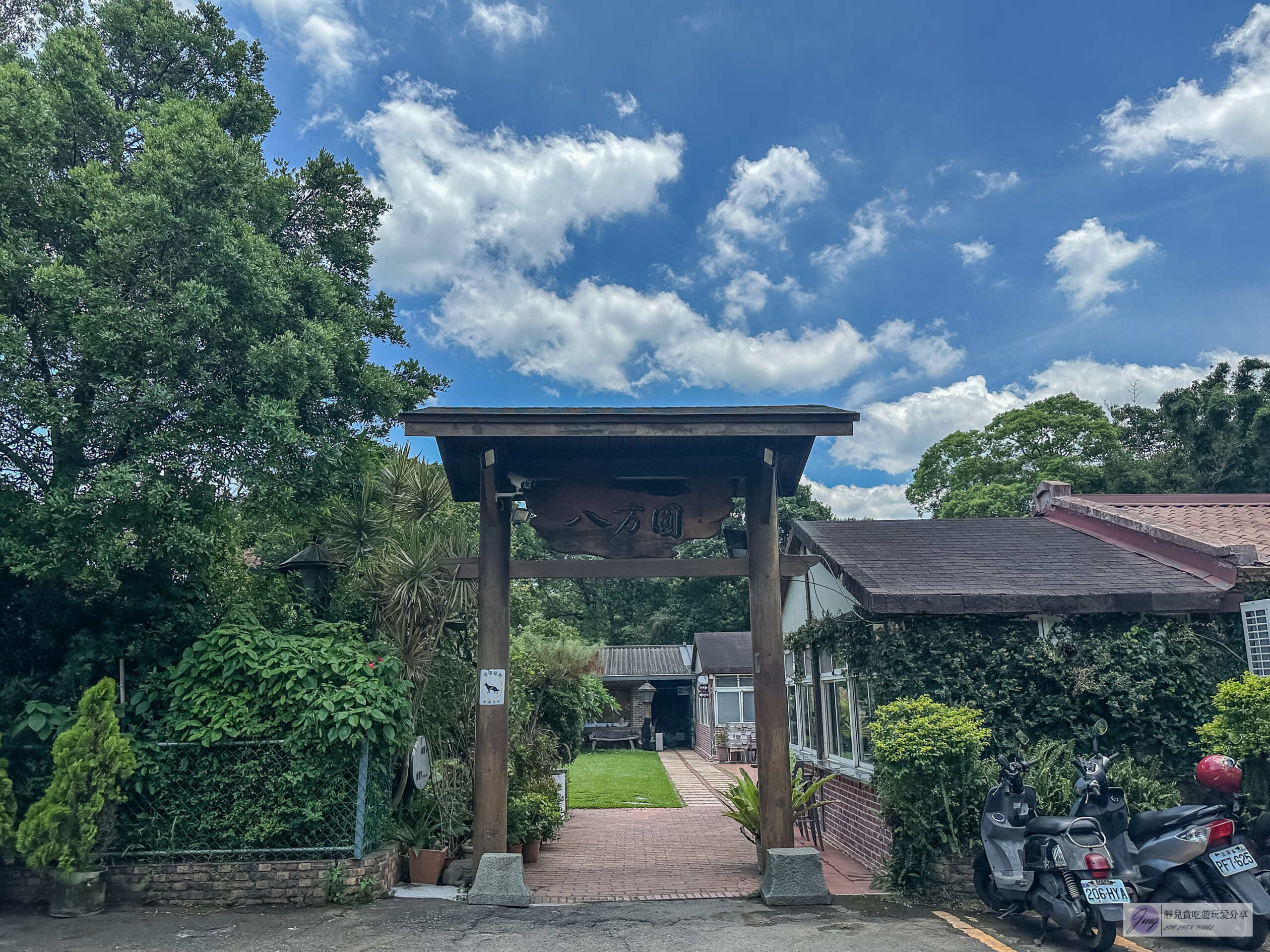 八方園-隱身交流道周邊！百年三合院紅磚古厝，連彭于晏、政商名流也到訪，祖傳40年黑金老菜甫雞必點，總裁宴客套餐推薦/鄰近楊梅交流道 @靜兒貪吃遊玩愛分享