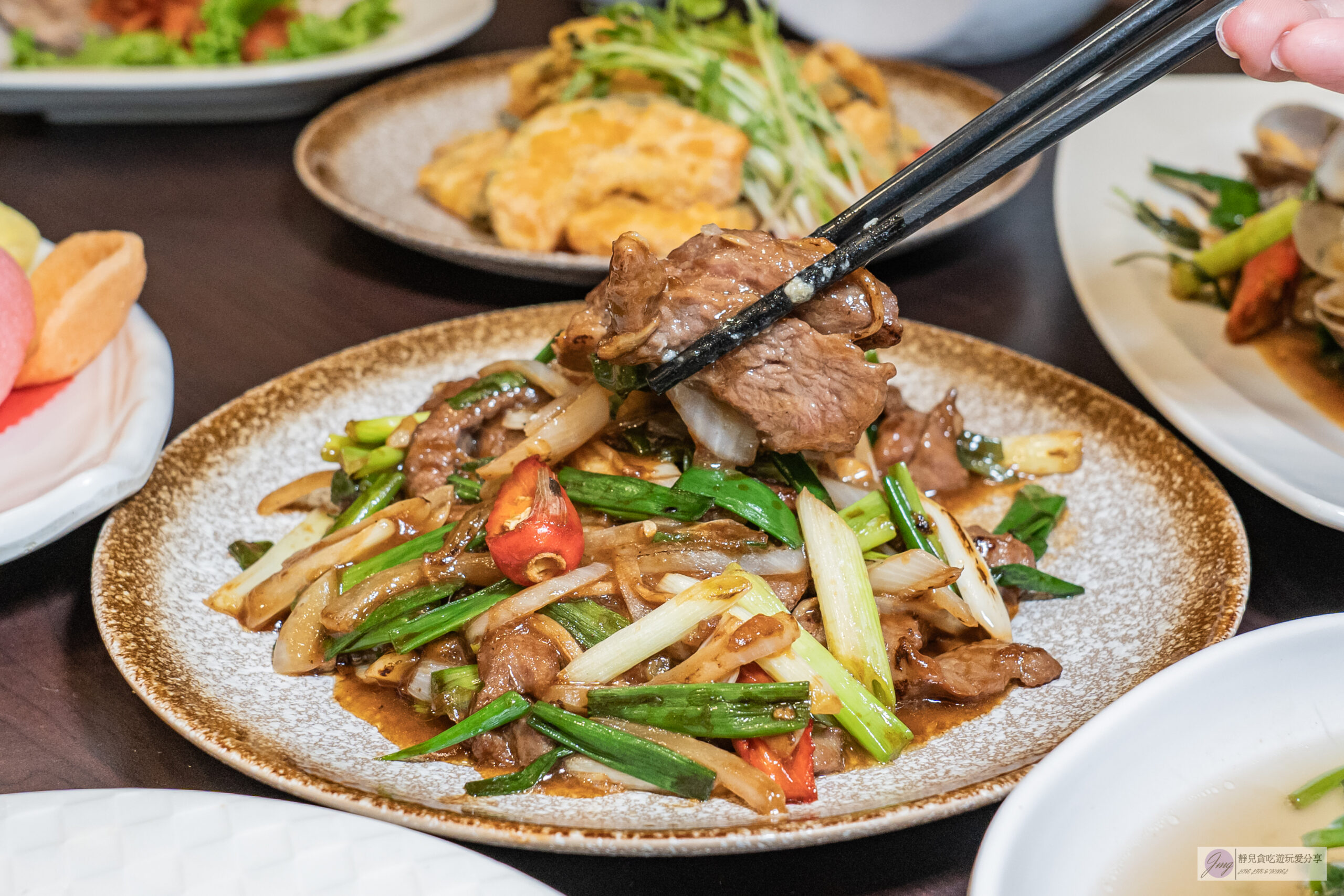 海水屋 寶山雙豐店-免費豬油拌飯吃到飽！外酥內嫩的脆皮豬腳、香酥鹹香咖哩軟殼蟹，消暑冰淇淋無限吃，海鮮平價熱炒合菜聚餐新選擇 @靜兒貪吃遊玩愛分享