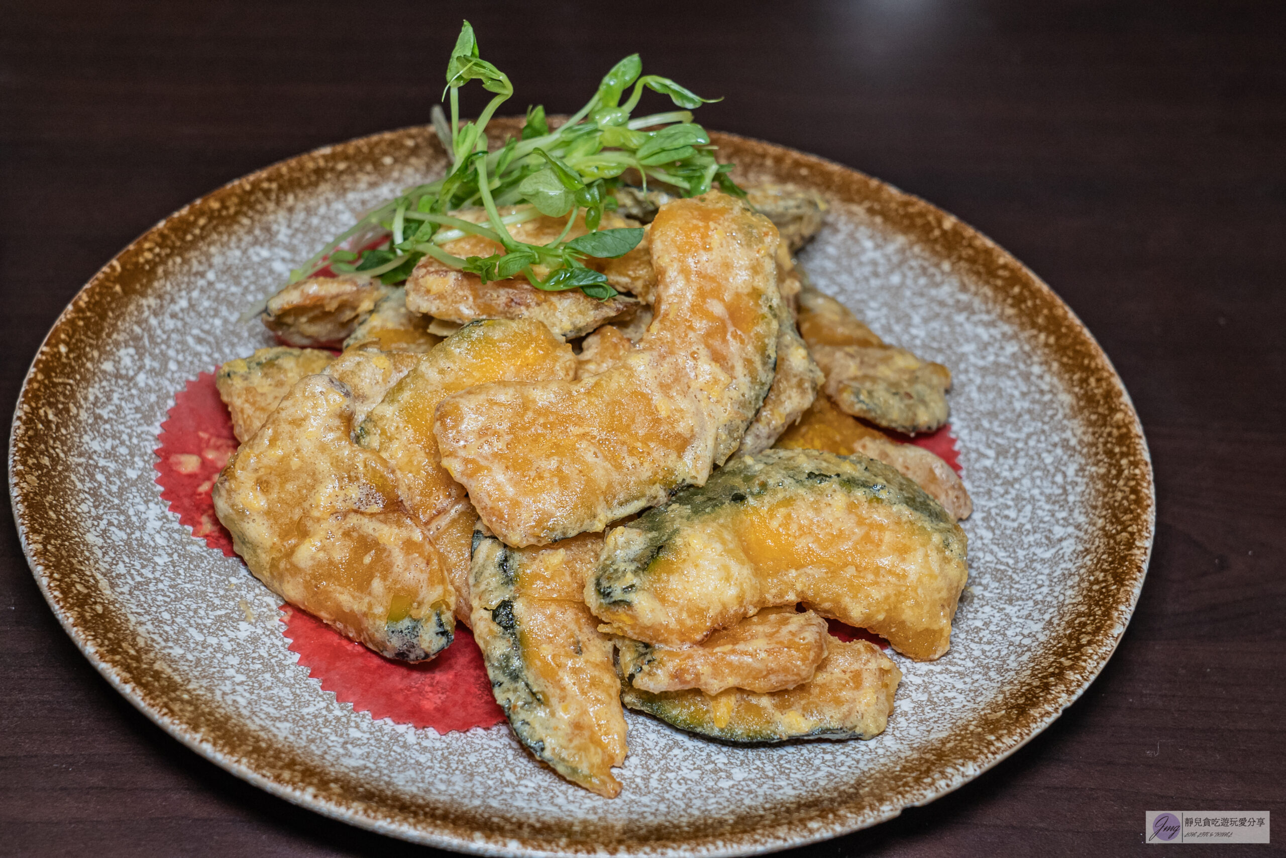 海水屋 寶山雙豐店-免費豬油拌飯吃到飽！外酥內嫩的脆皮豬腳、香酥鹹香咖哩軟殼蟹，消暑冰淇淋無限吃，海鮮平價熱炒合菜聚餐新選擇 @靜兒貪吃遊玩愛分享