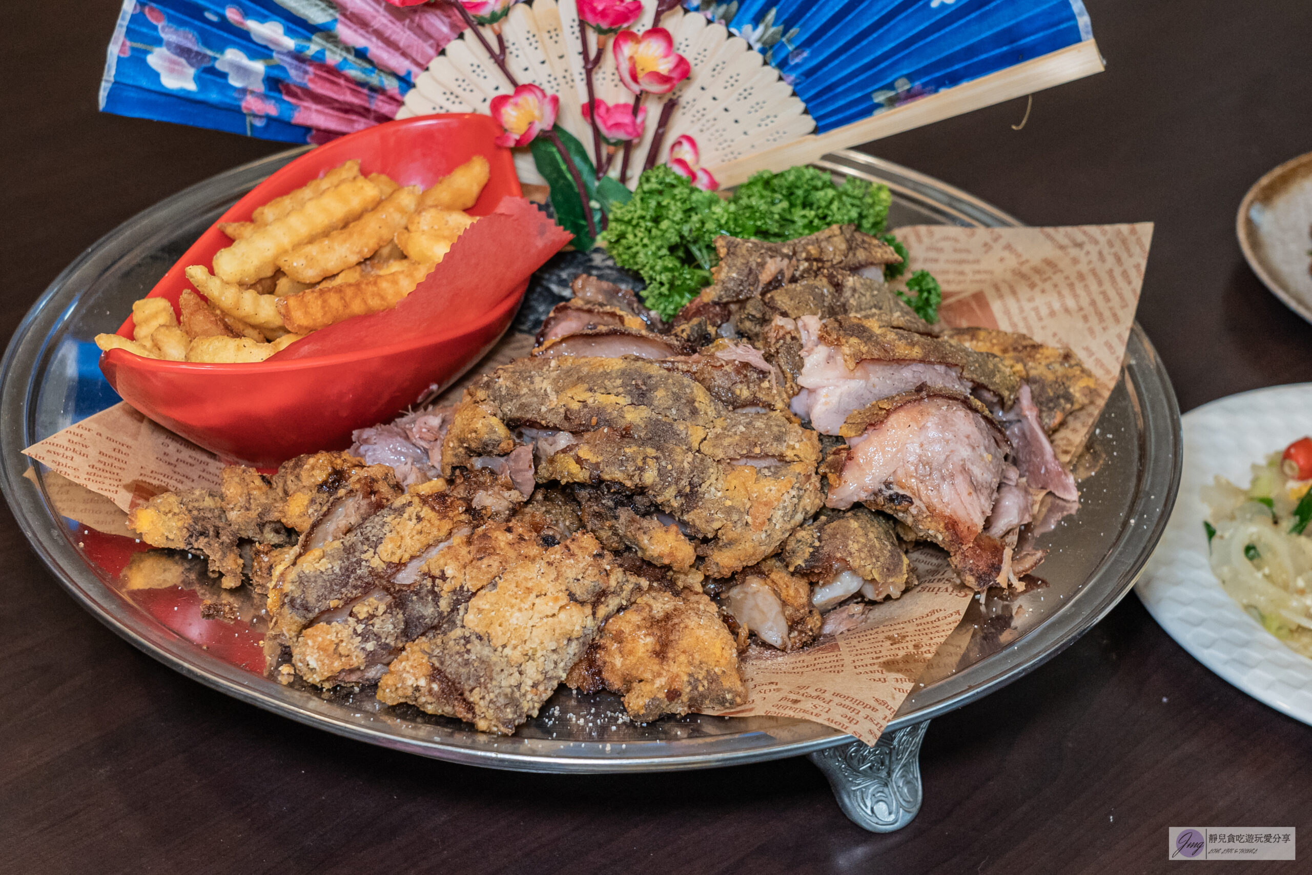 海水屋 寶山雙豐店-免費豬油拌飯吃到飽！外酥內嫩的脆皮豬腳、香酥鹹香咖哩軟殼蟹，消暑冰淇淋無限吃，海鮮平價熱炒合菜聚餐新選擇 @靜兒貪吃遊玩愛分享