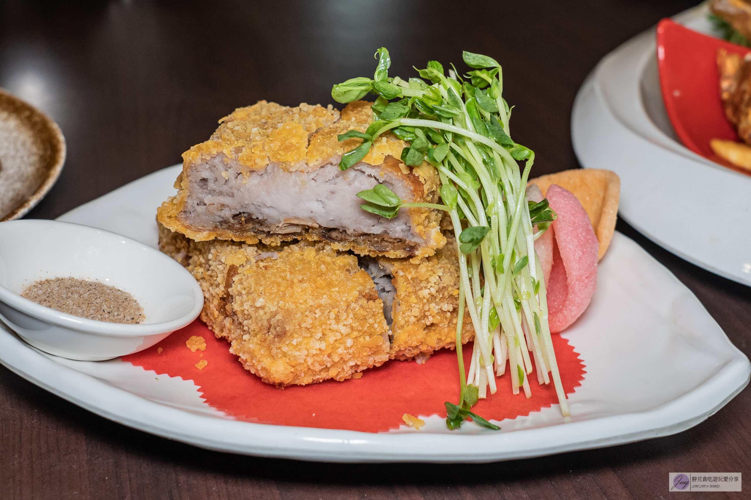海水屋 寶山雙豐店-免費豬油拌飯吃到飽！外酥內嫩的脆皮豬腳、香酥鹹香咖哩軟殼蟹，消暑冰淇淋無限吃，海鮮平價熱炒合菜聚餐新選擇 @靜兒貪吃遊玩愛分享