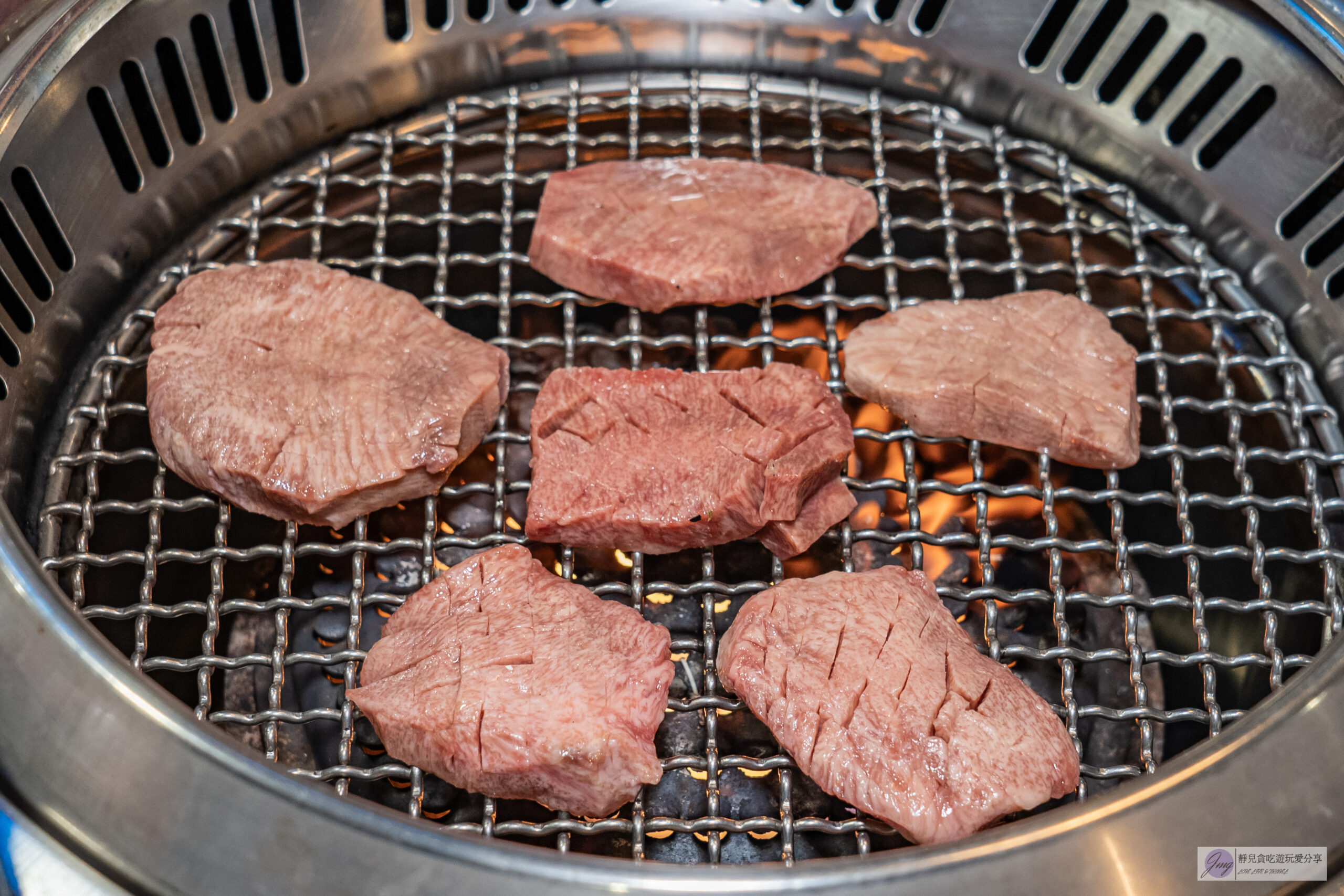 大漠紅頂級燒肉-頂級燒肉899元起推薦！稀有厚切牛舌、松葉蟹干貝、牛小排、現撈泰國蝦吃到飽/鄰近南崁五福夜市 @靜兒貪吃遊玩愛分享
