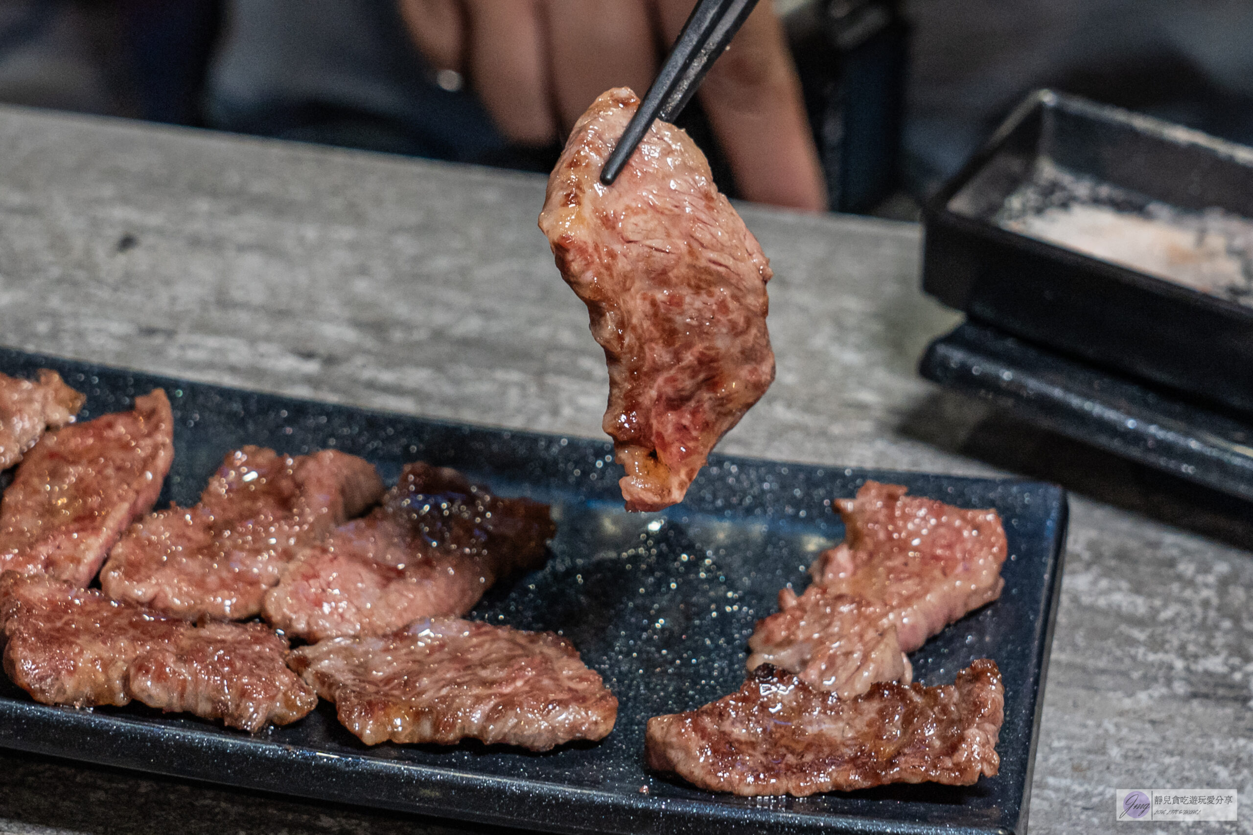大漠紅頂級燒肉-頂級燒肉899元起推薦！稀有厚切牛舌、松葉蟹干貝、牛小排、現撈泰國蝦吃到飽/鄰近南崁五福夜市 @靜兒貪吃遊玩愛分享