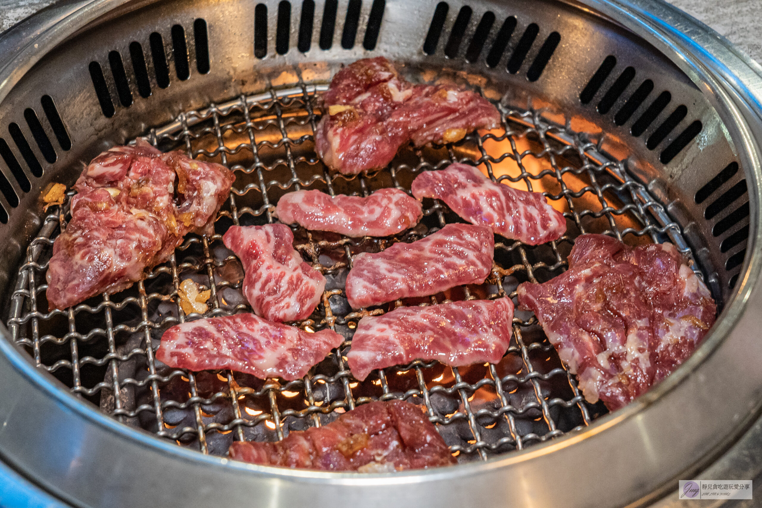 大漠紅頂級燒肉-頂級燒肉899元起推薦！稀有厚切牛舌、松葉蟹干貝、牛小排、現撈泰國蝦吃到飽/鄰近南崁五福夜市 @靜兒貪吃遊玩愛分享