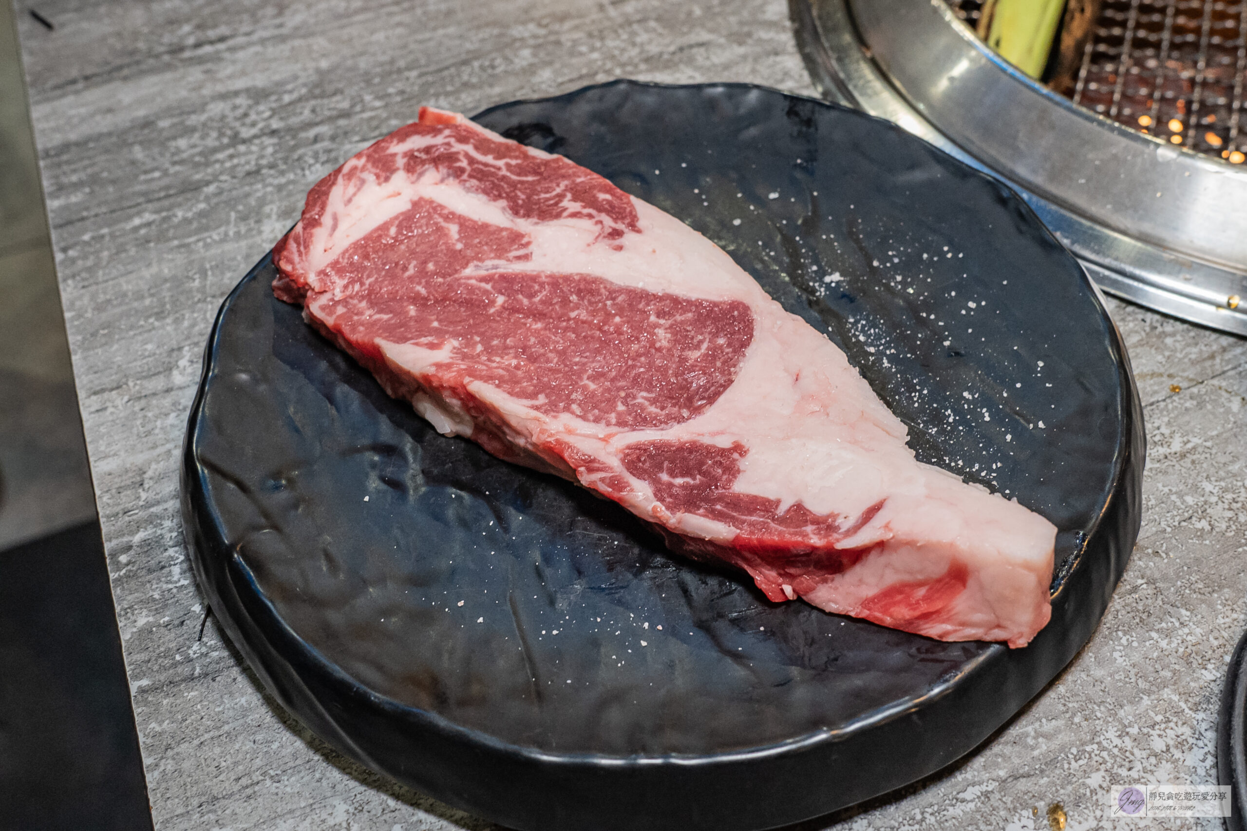 大漠紅頂級燒肉-頂級燒肉899元起推薦！稀有厚切牛舌、松葉蟹干貝、牛小排、現撈泰國蝦吃到飽/鄰近南崁五福夜市 @靜兒貪吃遊玩愛分享