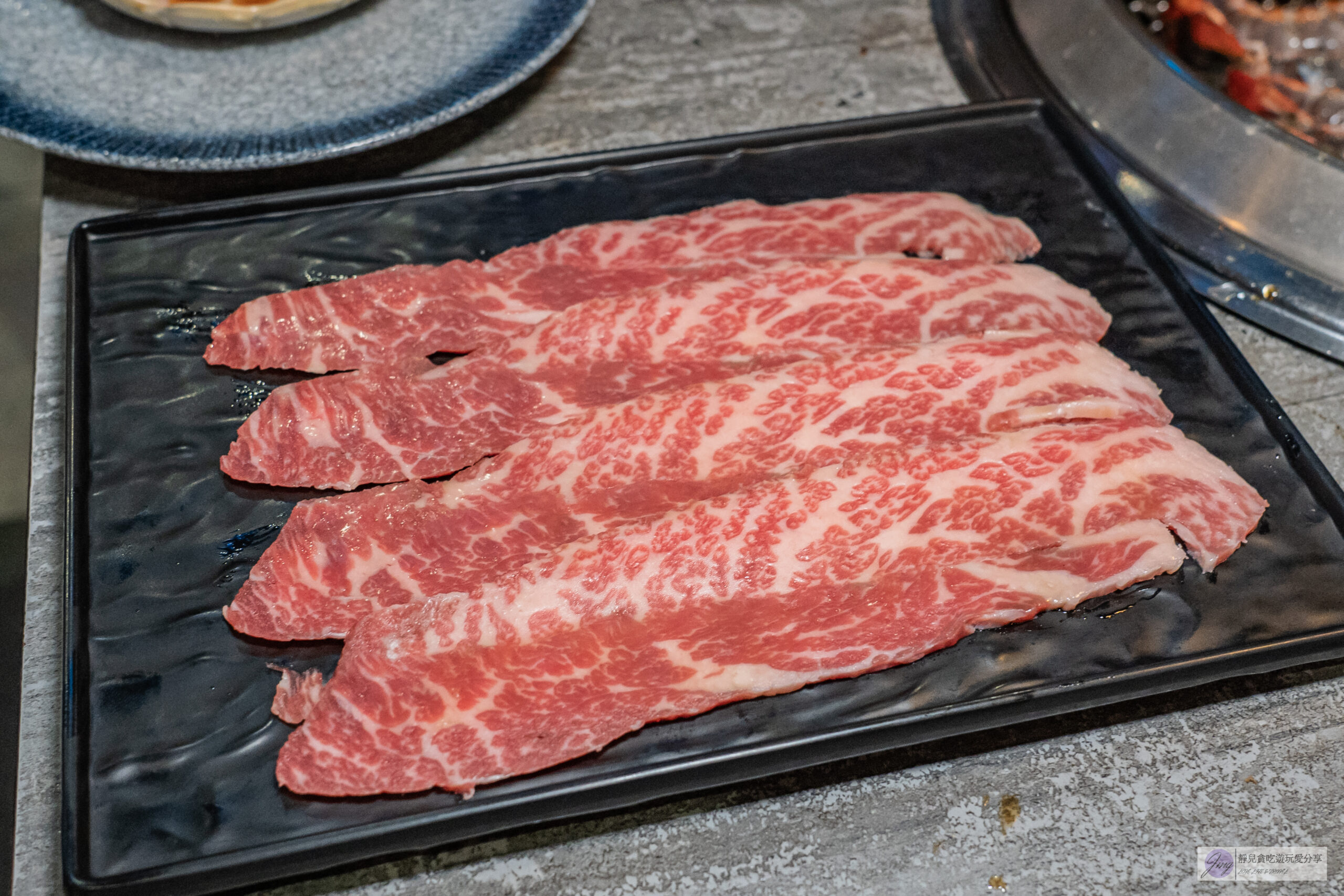 大漠紅頂級燒肉-頂級燒肉899元起推薦！稀有厚切牛舌、松葉蟹干貝、牛小排、現撈泰國蝦吃到飽/鄰近南崁五福夜市 @靜兒貪吃遊玩愛分享