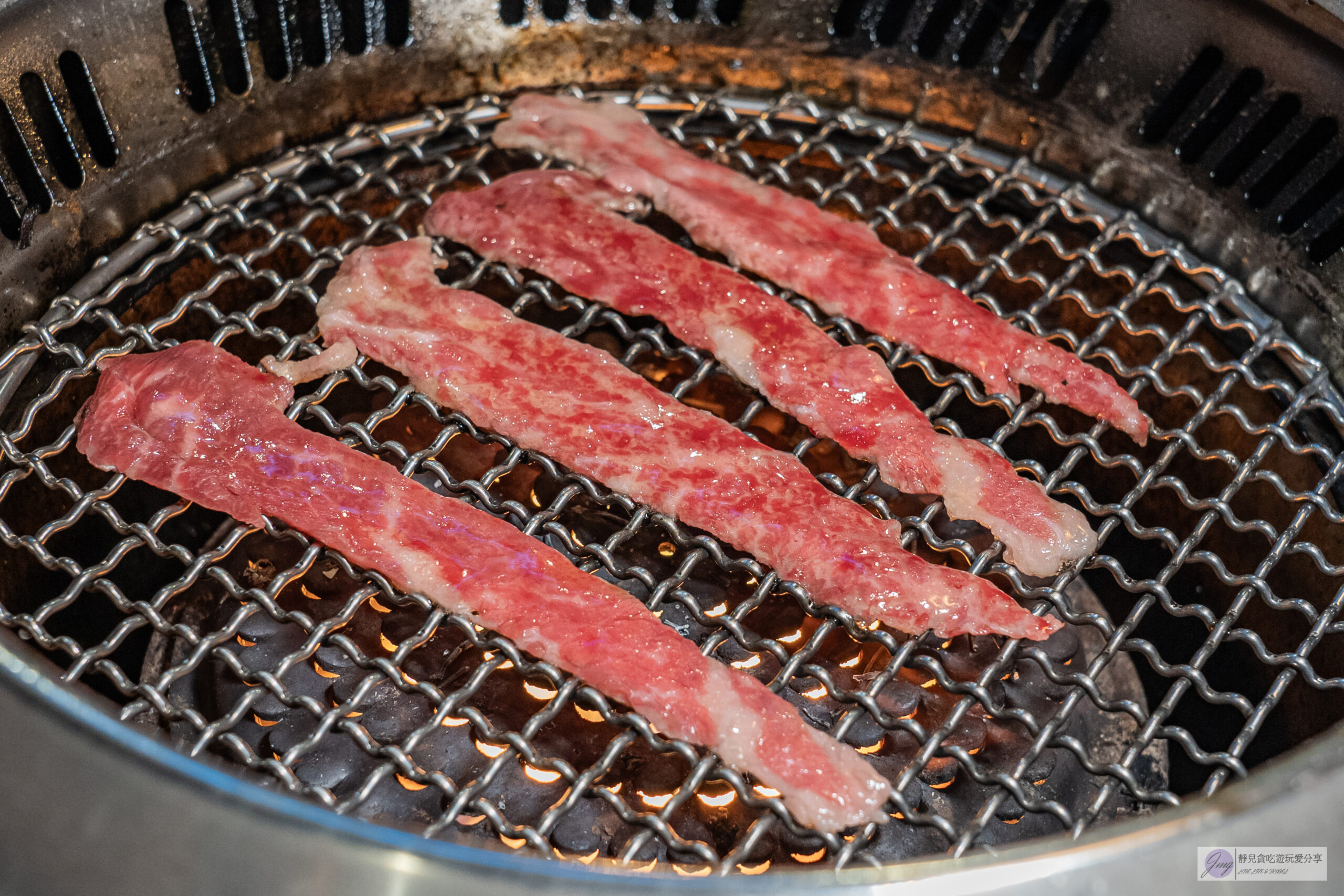 大漠紅頂級燒肉-頂級燒肉899元起推薦！稀有厚切牛舌、松葉蟹干貝、牛小排、現撈泰國蝦吃到飽/鄰近南崁五福夜市 @靜兒貪吃遊玩愛分享