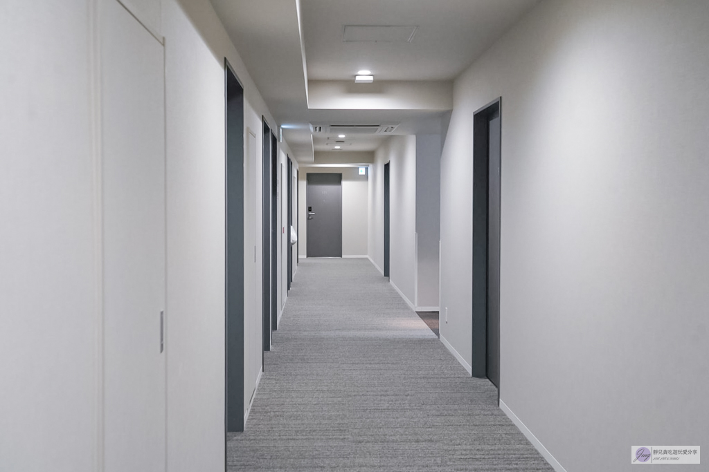 HOTEL SOBIAL 大国町-雙人房一晚兩千有找，空間寬敞舒適，樓下就有LAWSON，大國町站地鐵出口旁 @靜兒貪吃遊玩愛分享